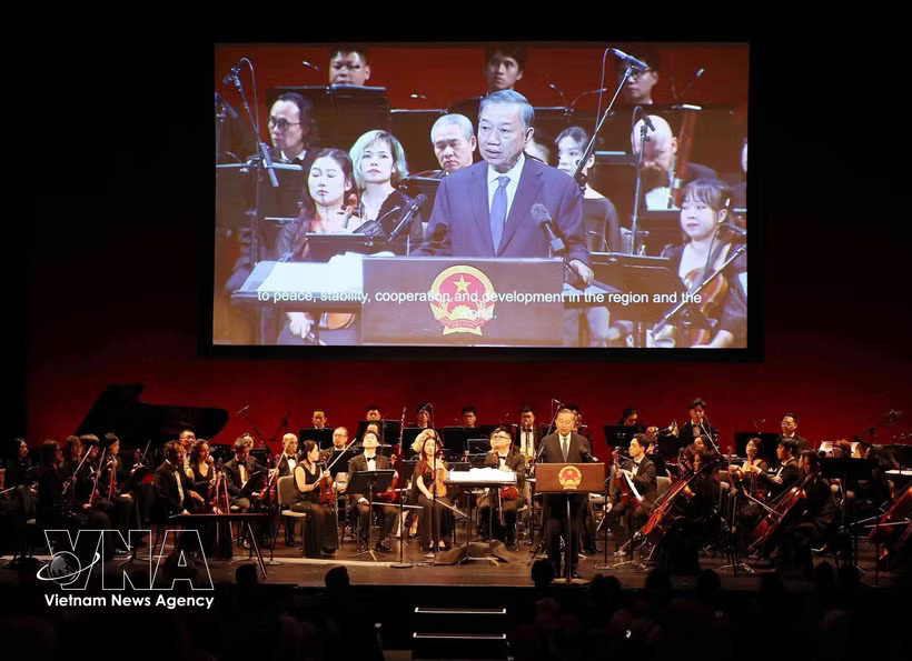 General Secretary of the Communist Party of Vietnam Central Committee and President To Lam addresses the cultural event and meeting with the Vietnamese community in the US in New York on September 21 evening. (Photo: VNA)
