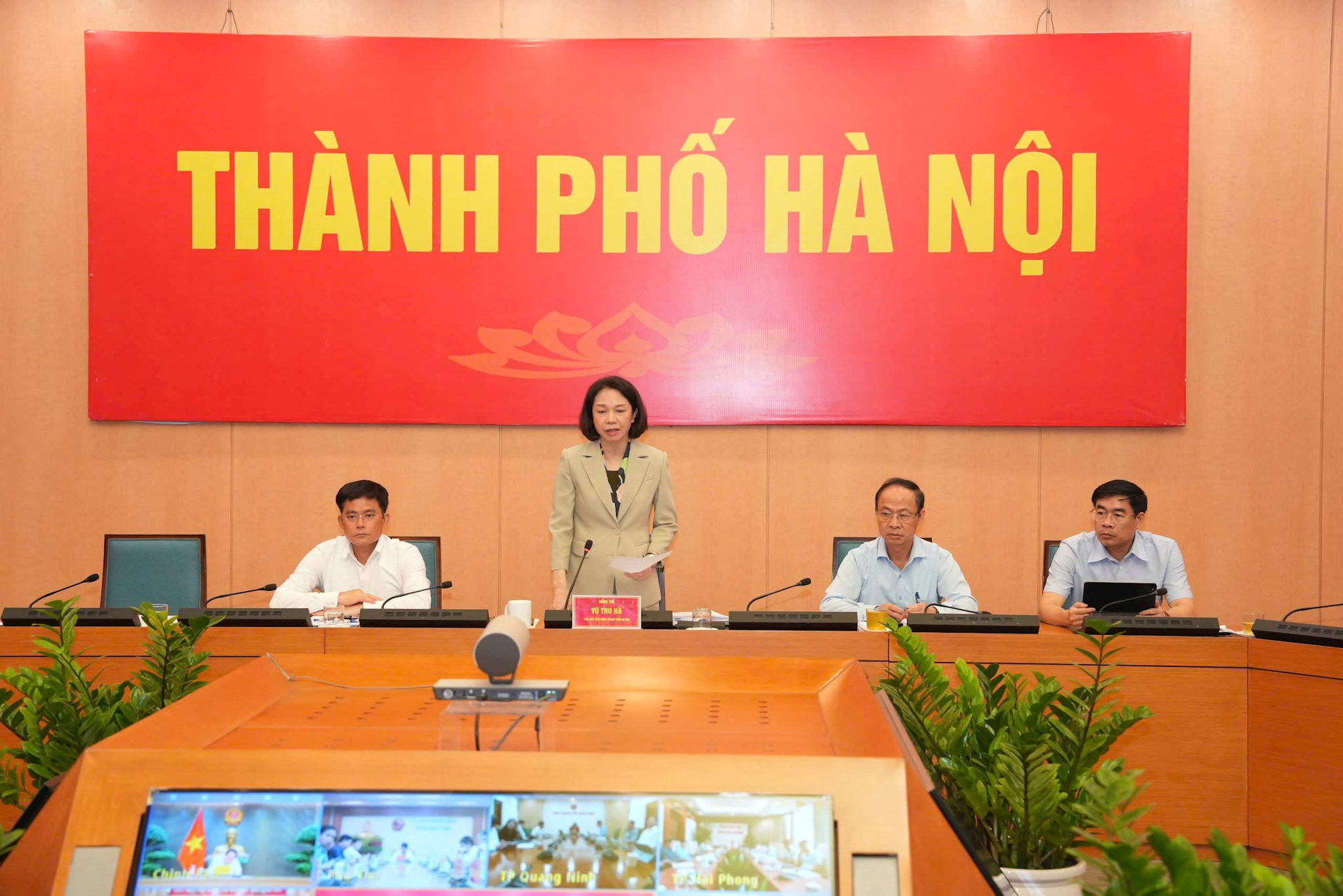 Phó Chủ tịch UBND thành phố Vũ Thu Hà phát biểu tại điểm cầu Hà Nội
