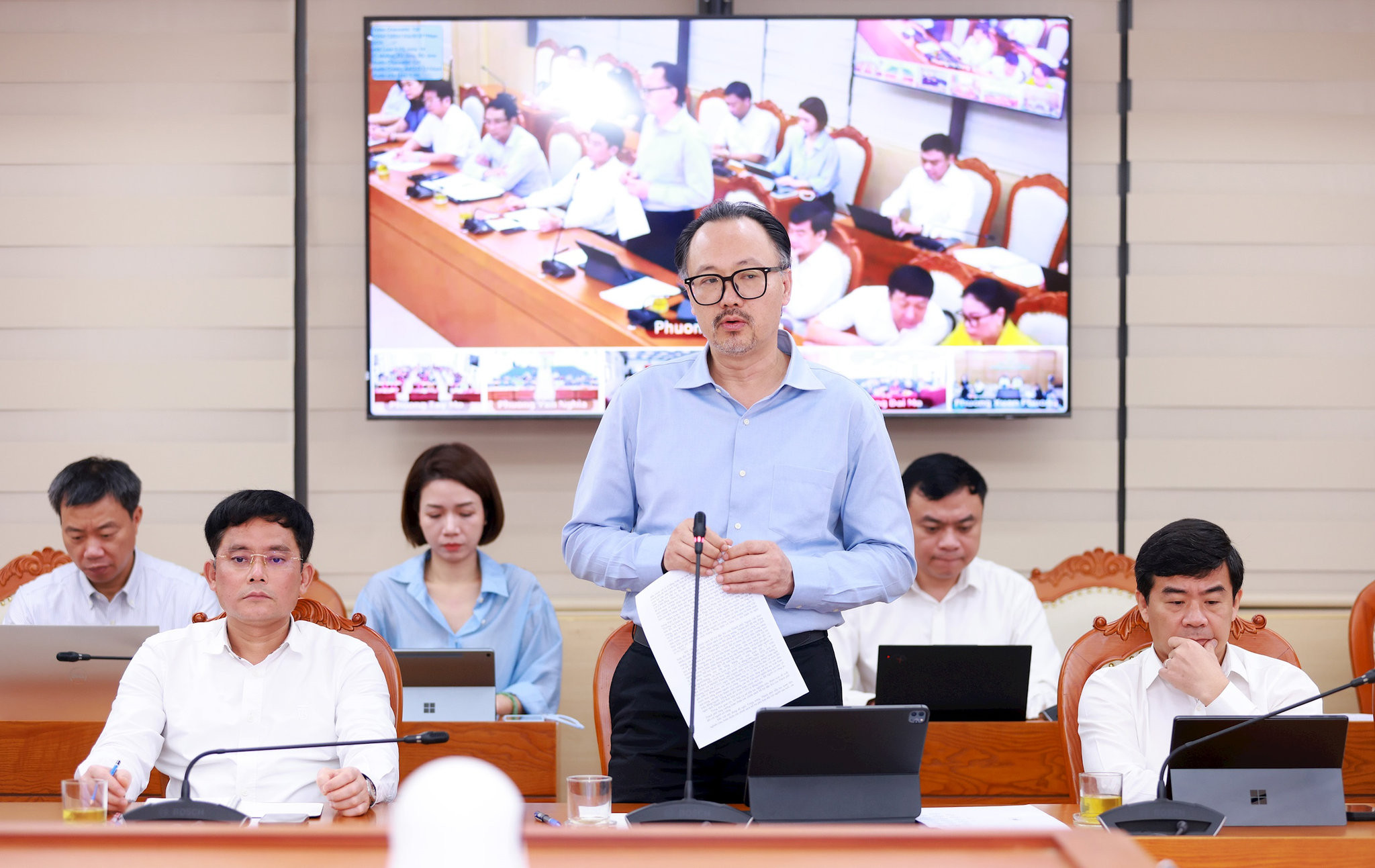 Đại diện Sở Nông nghiệp và Môi trường Hà Nội giải đáp ý kiến, kiến nghị của cử tri