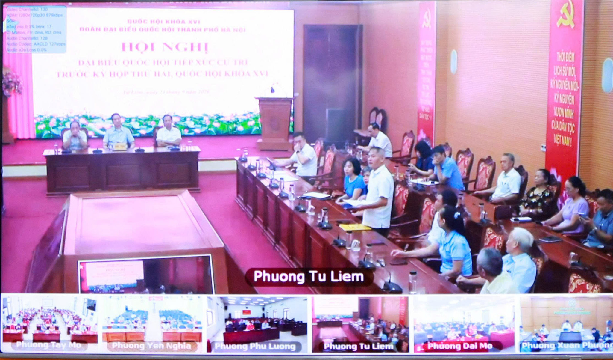 Cử tri phường Từ Liêm phát biểu kiến nghị tại điểm cầu UBND phường Từ Liêm
