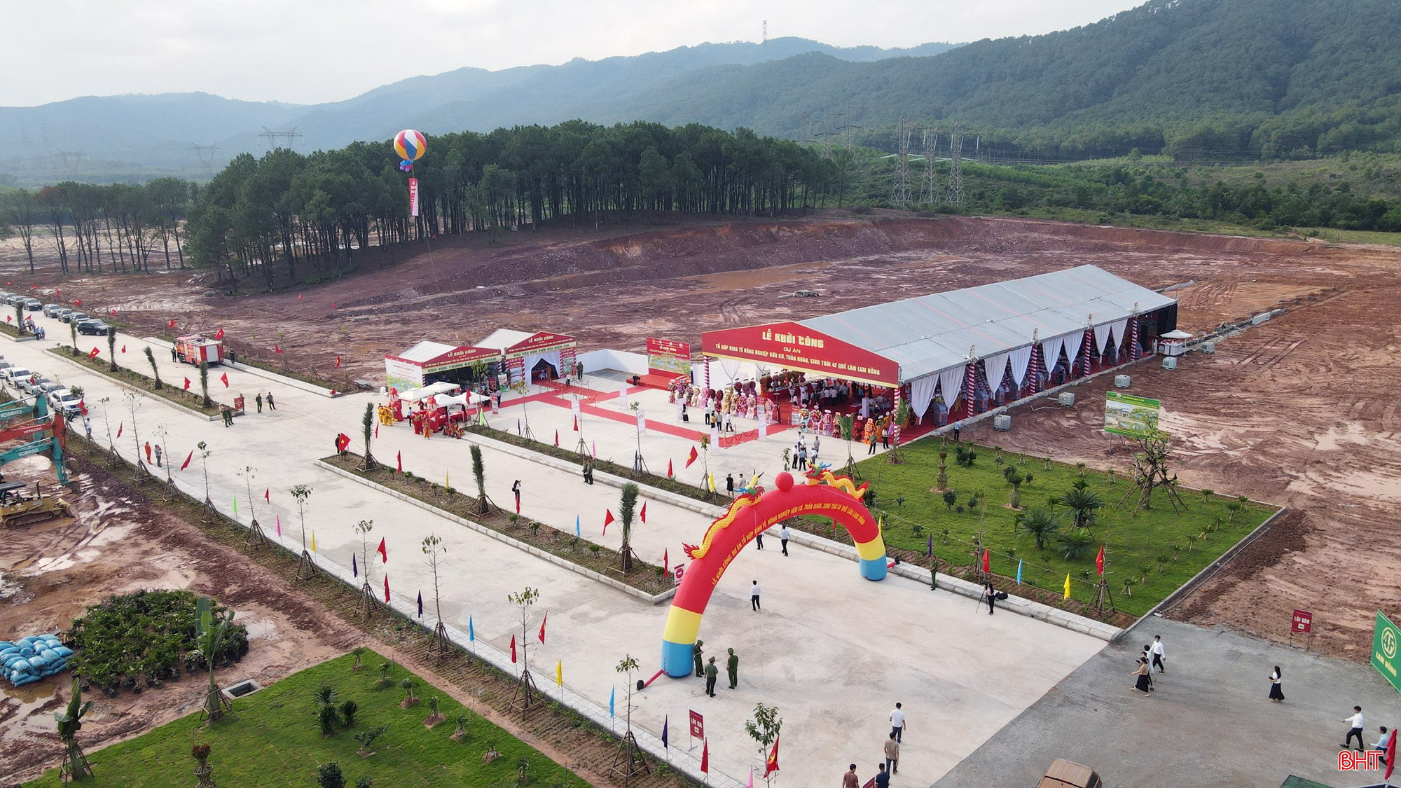 Dự án Tổ hợp kinh tế nông nghiệp hữu cơ, tuần hoàn, sinh thái 4F Quế Lâm Lam Hồng được triển khai tại thôn Thiện Nộ, xã Cẩm Xuyên với diện tích gần 47 ha, tổng vốn đầu tư của dự án gần 1.300 tỷ đồng