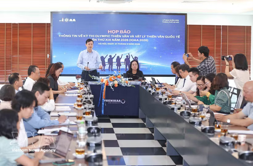 Nguyen Van Hien, Director of the Hanoi Department of Education and Training, speaks at the September 21 press conference on the 19th International Olympiad on Astronomy and Astrophysics. (Photo: VNA)