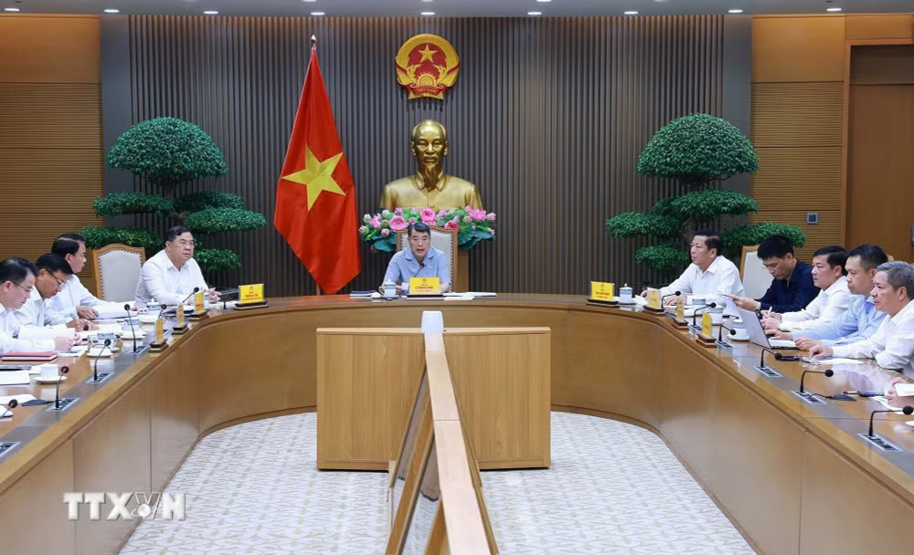 Thủ tướng Lê Minh Hưng chủ trì họp tháo gỡ khó khăn, vướng mắc, đẩy nhanh tiến độ các dự án giao thông trọng điểm