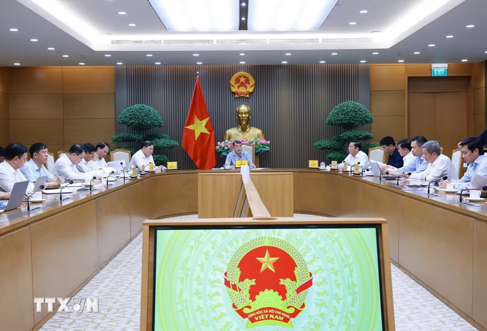 Thủ tướng Lê Minh Hưng chủ trì họp tháo gỡ khó khăn, vướng mắc, đẩy nhanh tiến độ các dự án giao thông trọng điểm