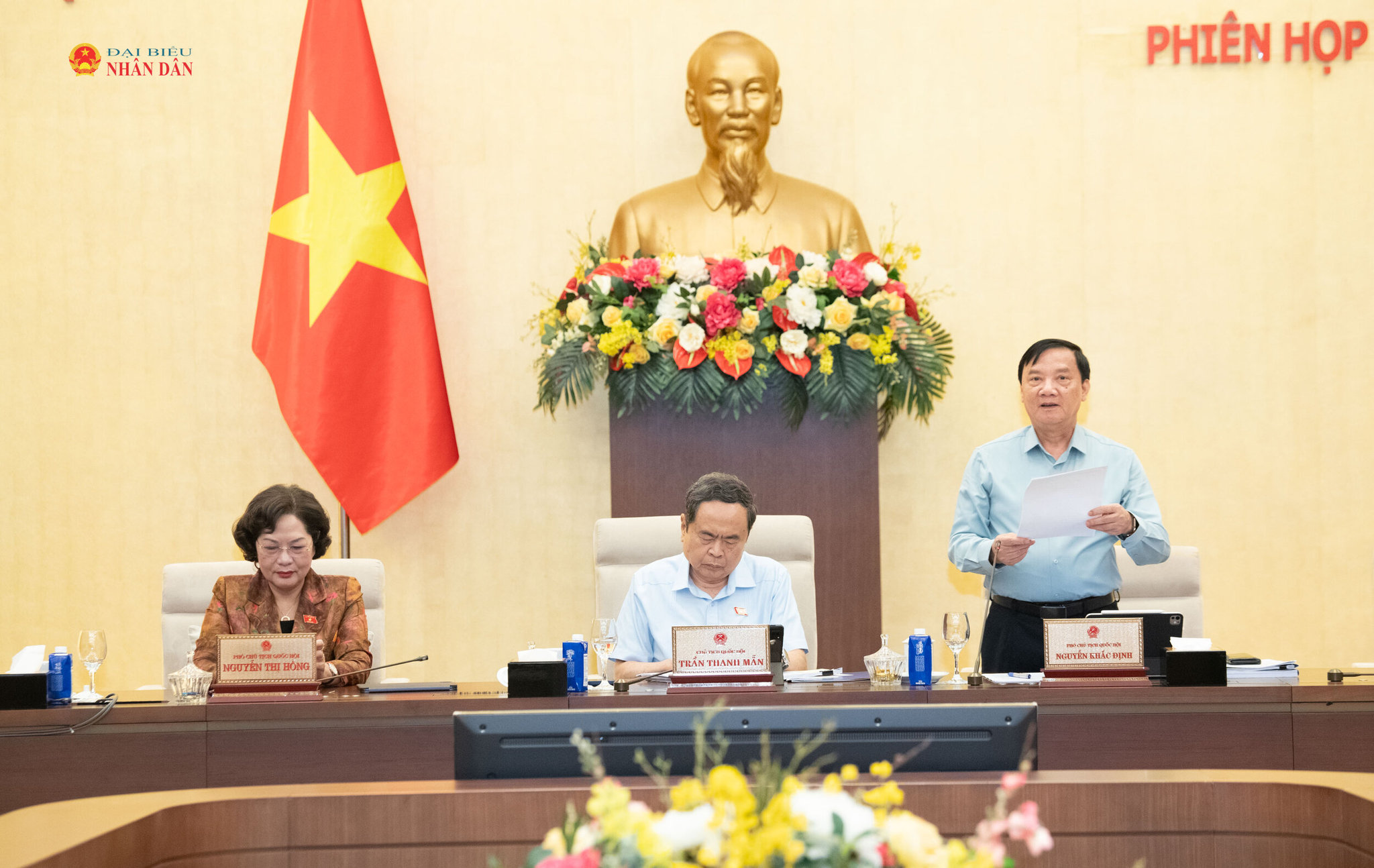 Chủ tịch Quốc hội Trần Thanh Mẫn chủ trì, Phó Chủ tịch Quốc hội Nguyễn Khắc Định điều hành phiên họp. Ảnh: Lâm Hiển.
