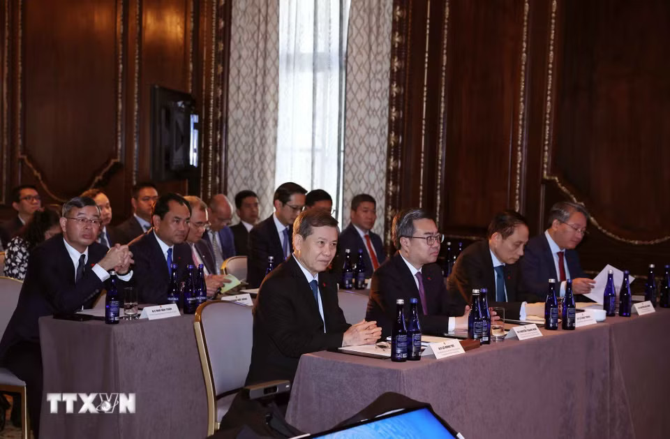 Các đại biểu tham dự buổi gặp gỡ
