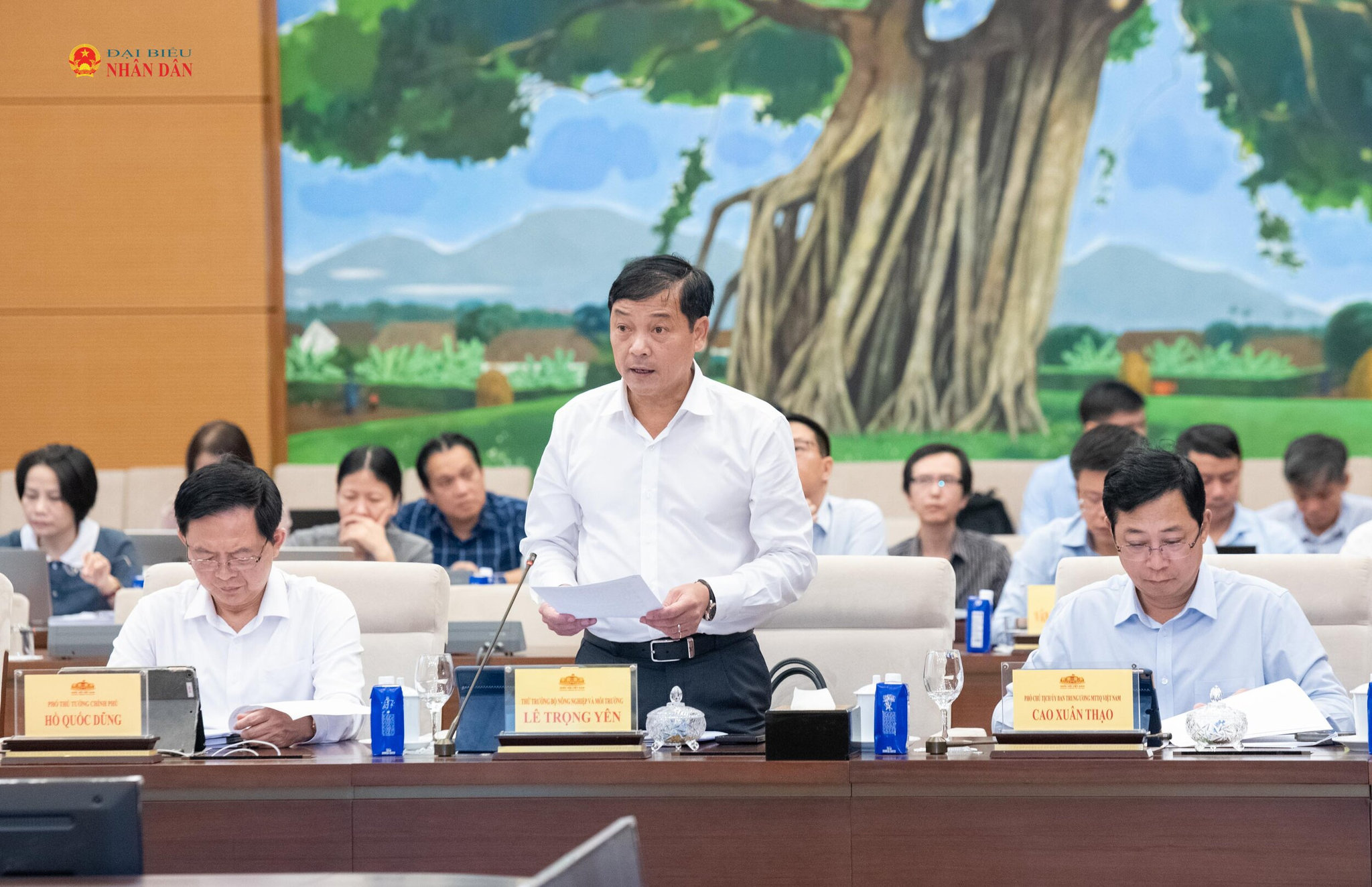 Thứ trưởng Bộ Nông nghiệp và Môi trường Lê Trọng Yên trình bày dự thảo