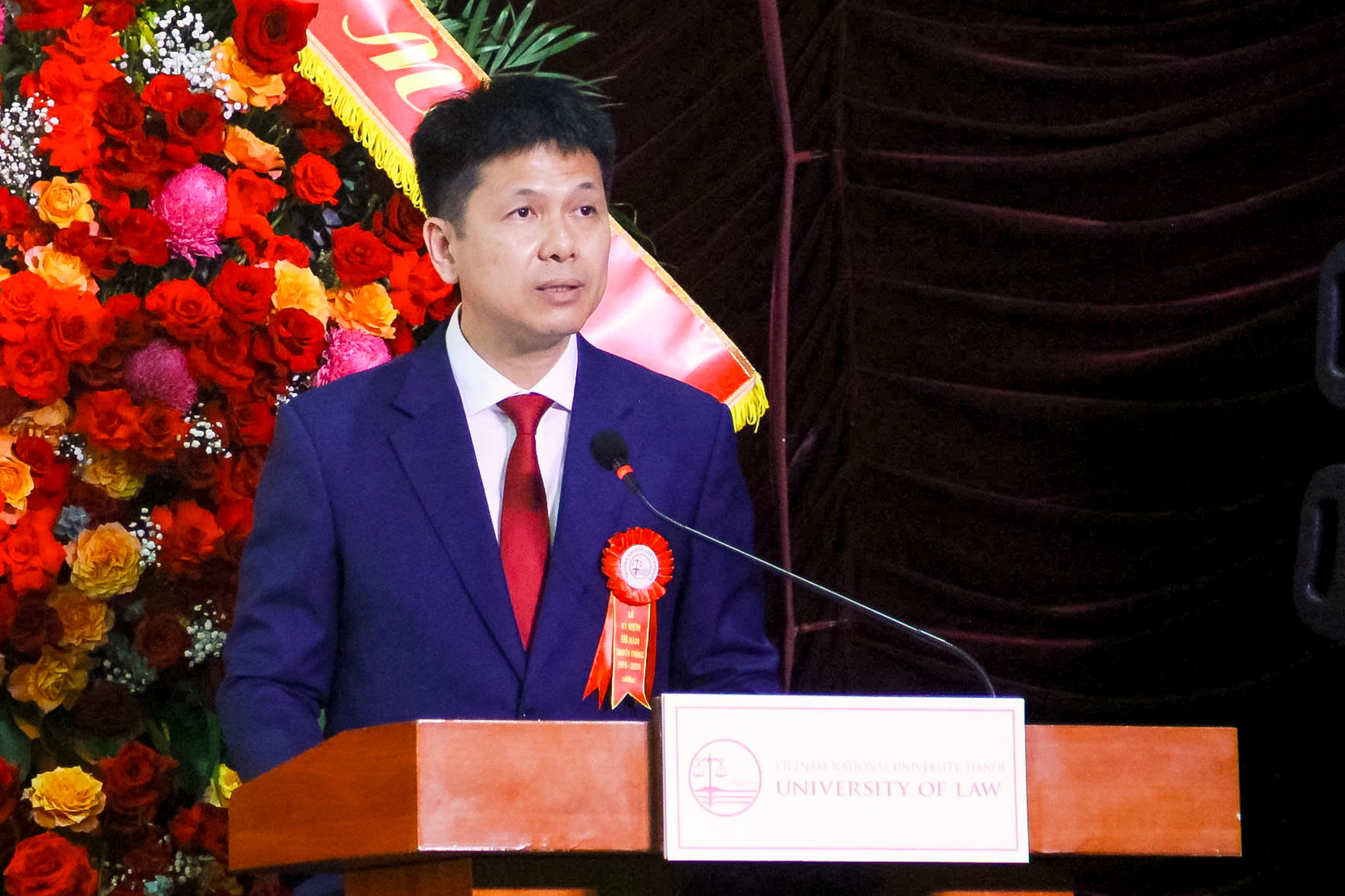 PGS.TS Nguyễn Hiệu - Phó Giám đốc Đại học Quốc gia Hà Nội phát biểu tại buổi lễ