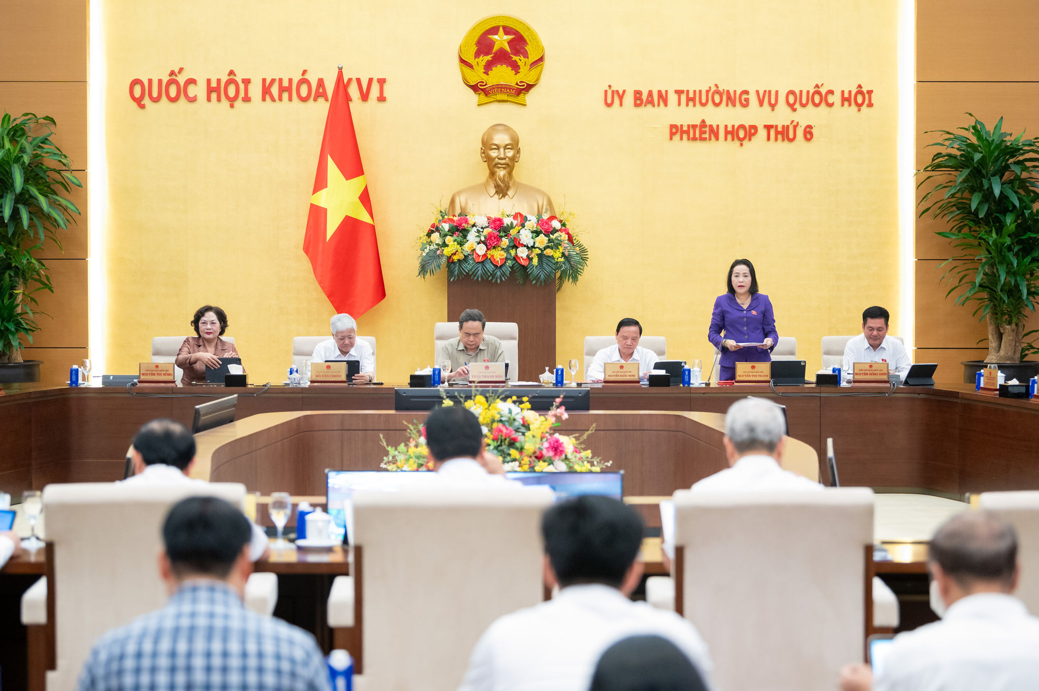Phó Chủ tịch Quốc hội Nguyễn Thị Thanh điều hành nội dung phiên họp