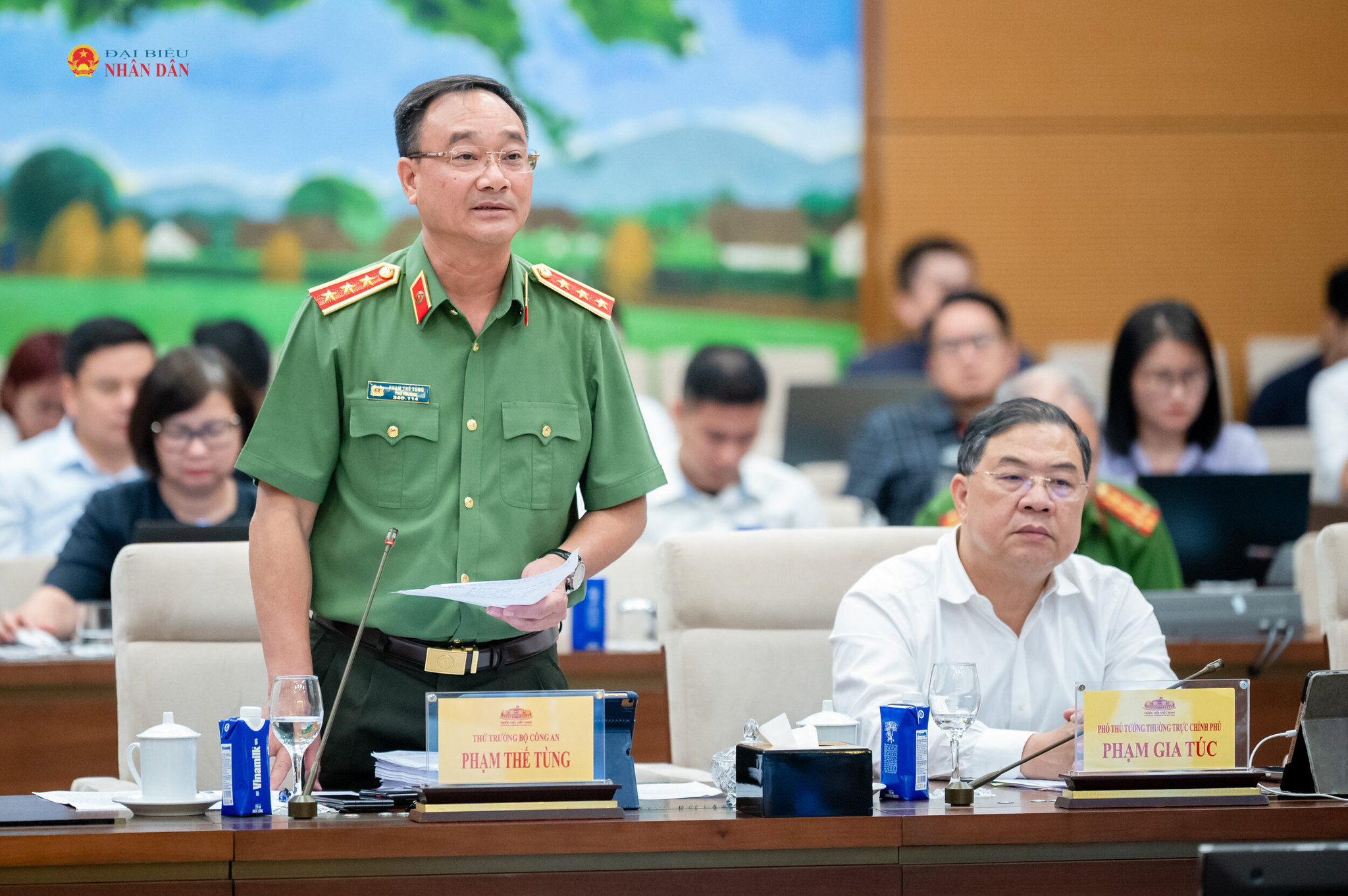 Thứ trưởng Bộ Công an Phạm Thế Tùng thuyết trình về nội dung cơ bản của dự thảo
