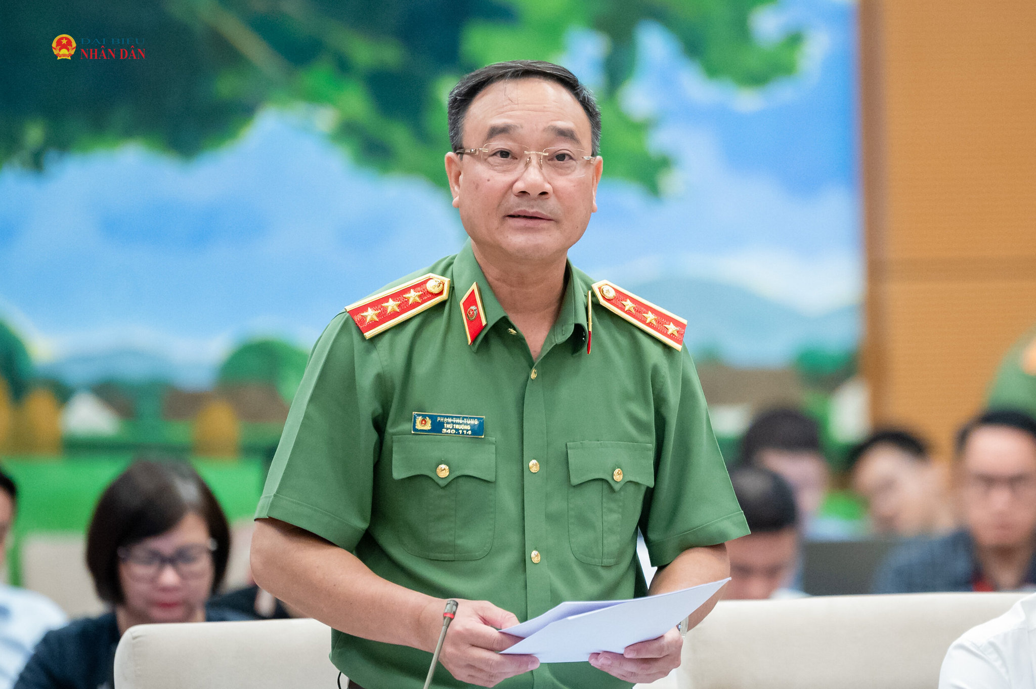 Thứ trưởng Bộ Công an Phạm Thế Tùng thuyết trình về nội dung cơ bản của dự thảo