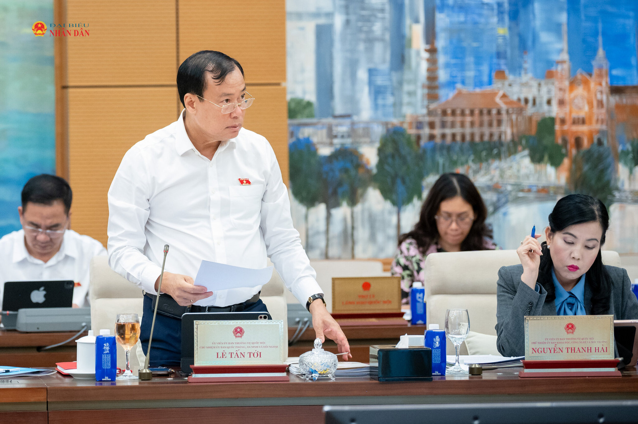 Chủ nhiệm Ủy ban Quốc phòng, An ninh và Đối ngoại, Thượng tướng Lê Tấn Tới trình bày tóm tắt Báo cáo thẩm tra sơ bộ dự án Luật