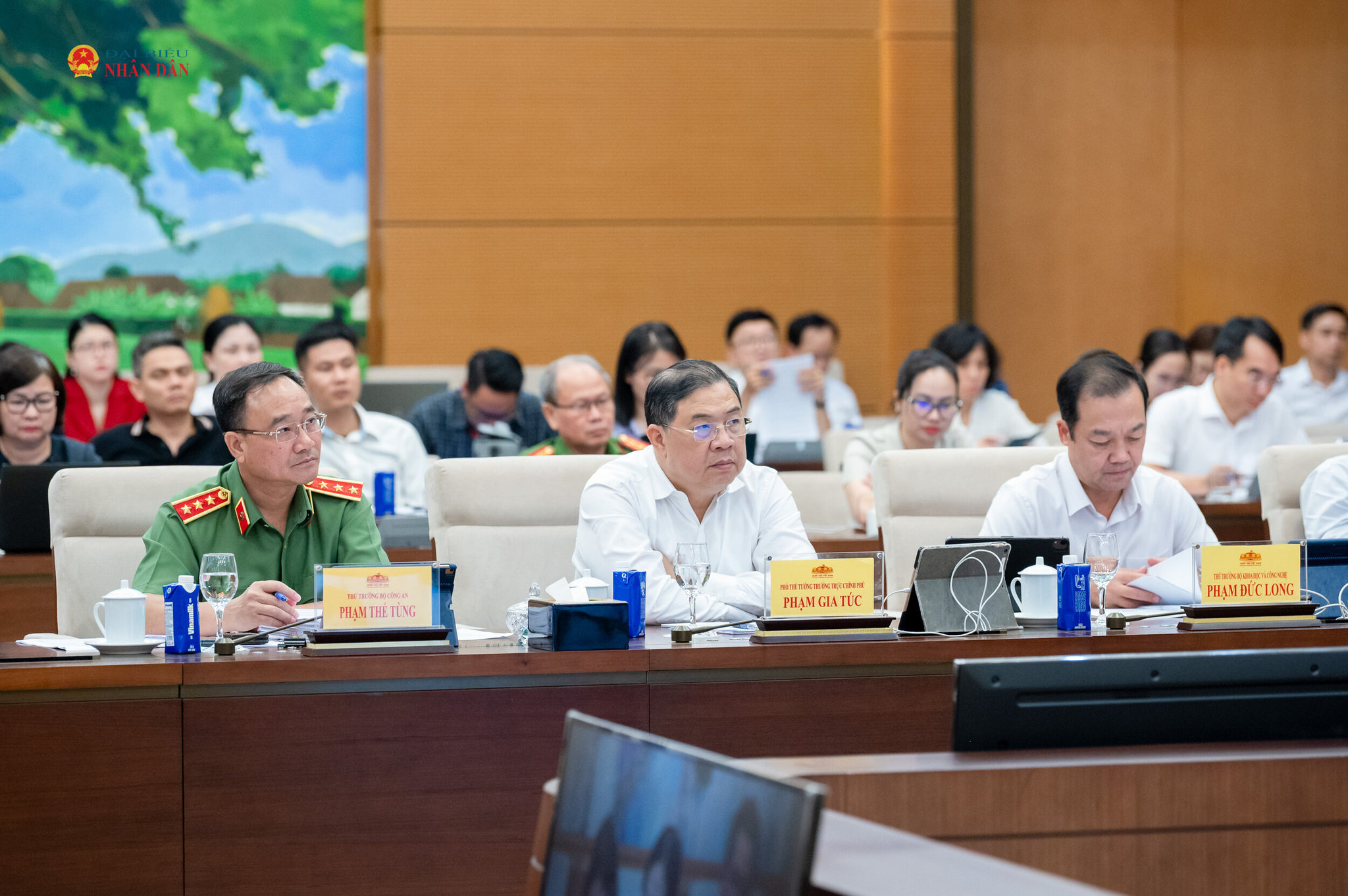 Đại biểu tham dự phiên họp