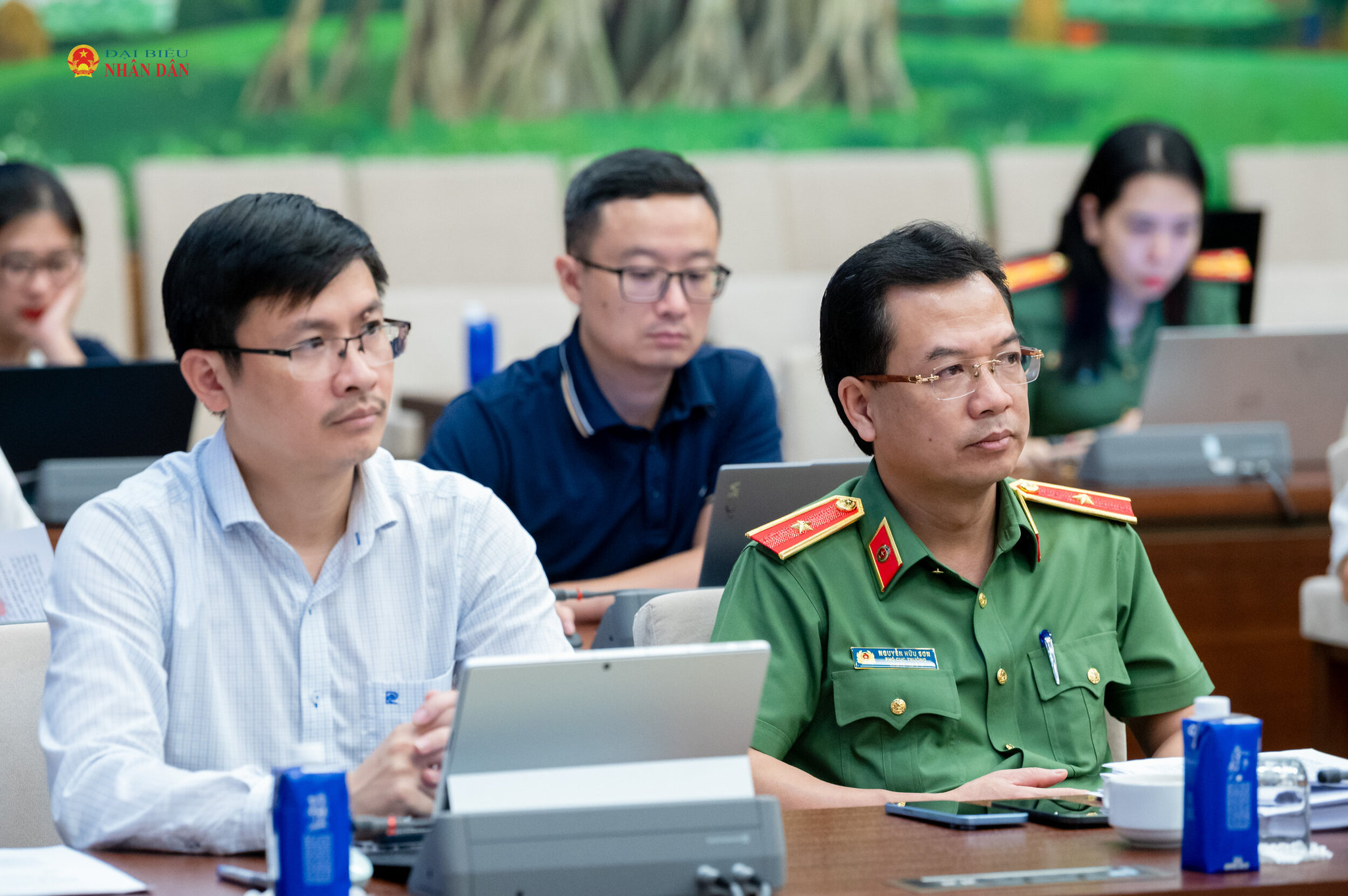 Đại biểu tham dự phiên họp