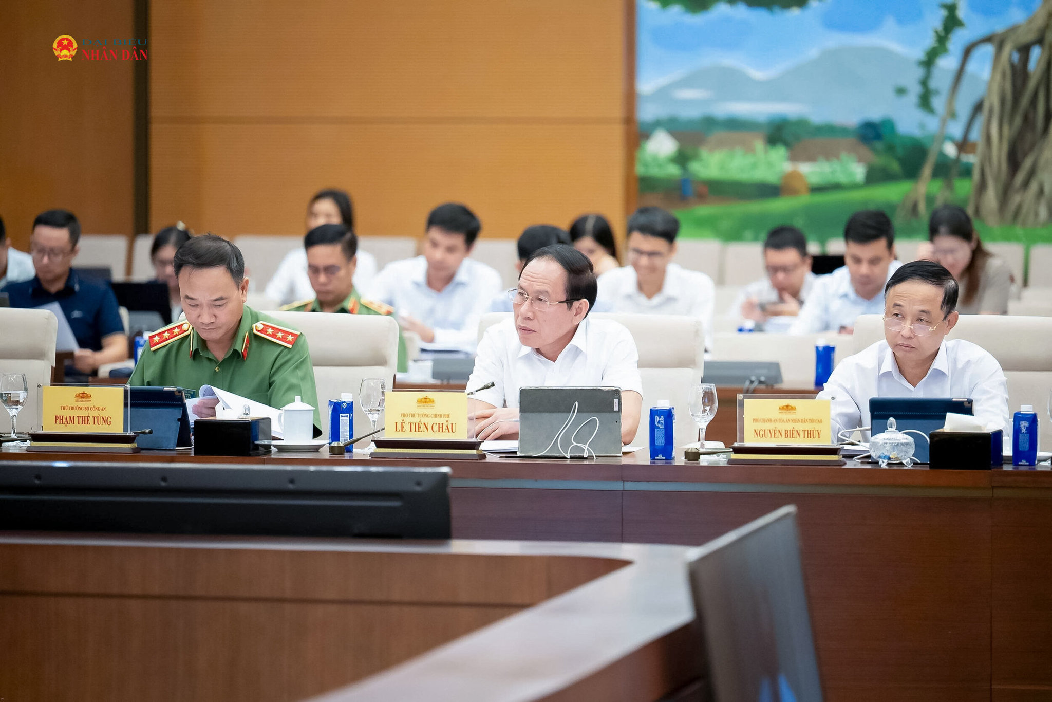 Đại biểu tham dự phiên họp