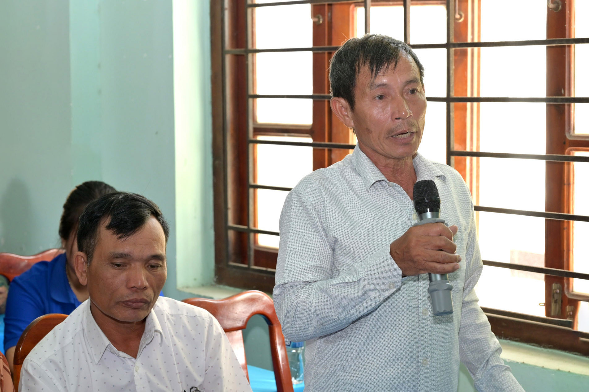 Cử tri xã Tân Thành phát biểu tại buổi TXCT
