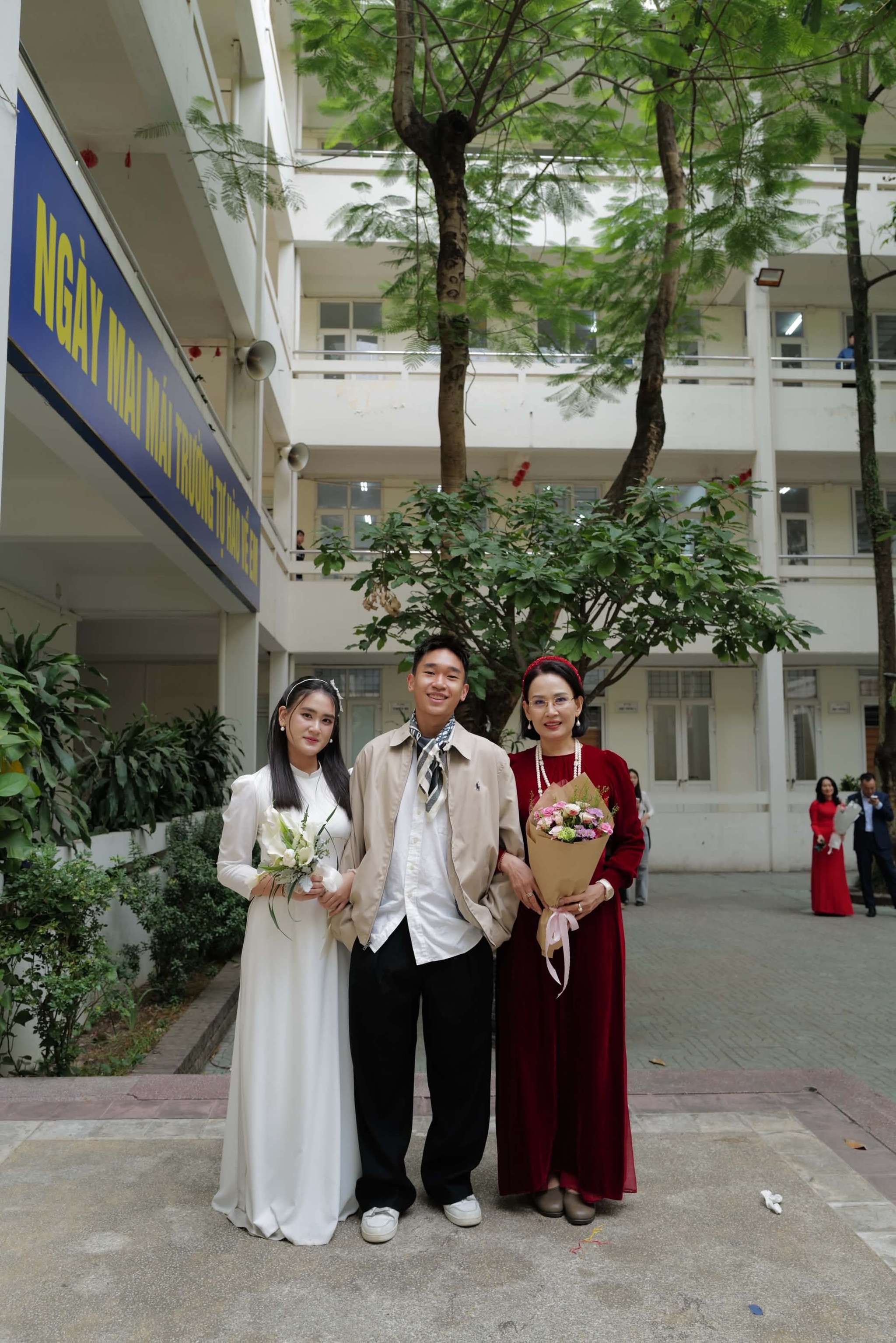 Tuệ Giang và Khoa Vũ cùng mẹ