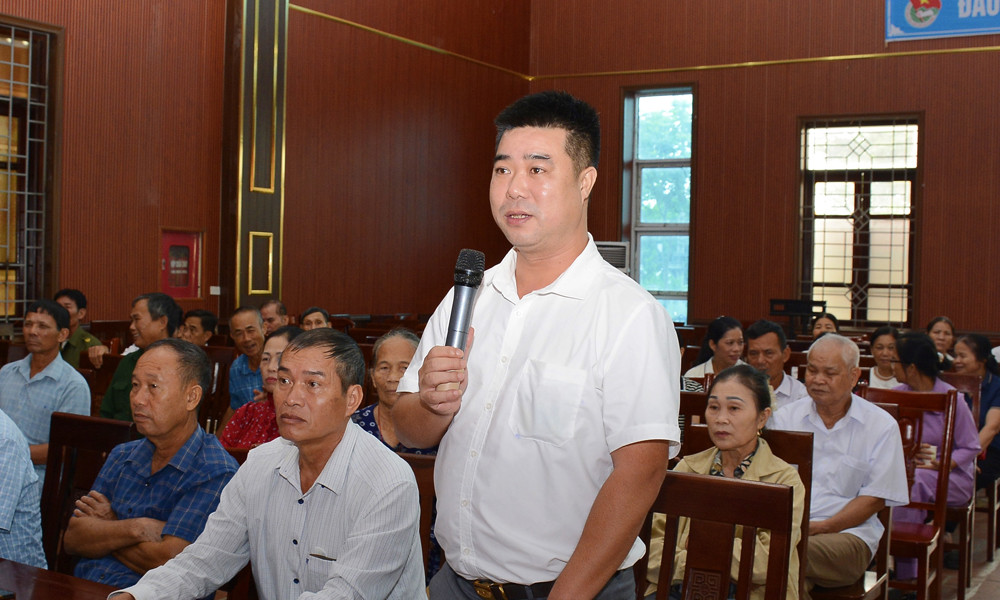 Cử tri phường Bồng Lai nêu ý kiến tại hội nghị