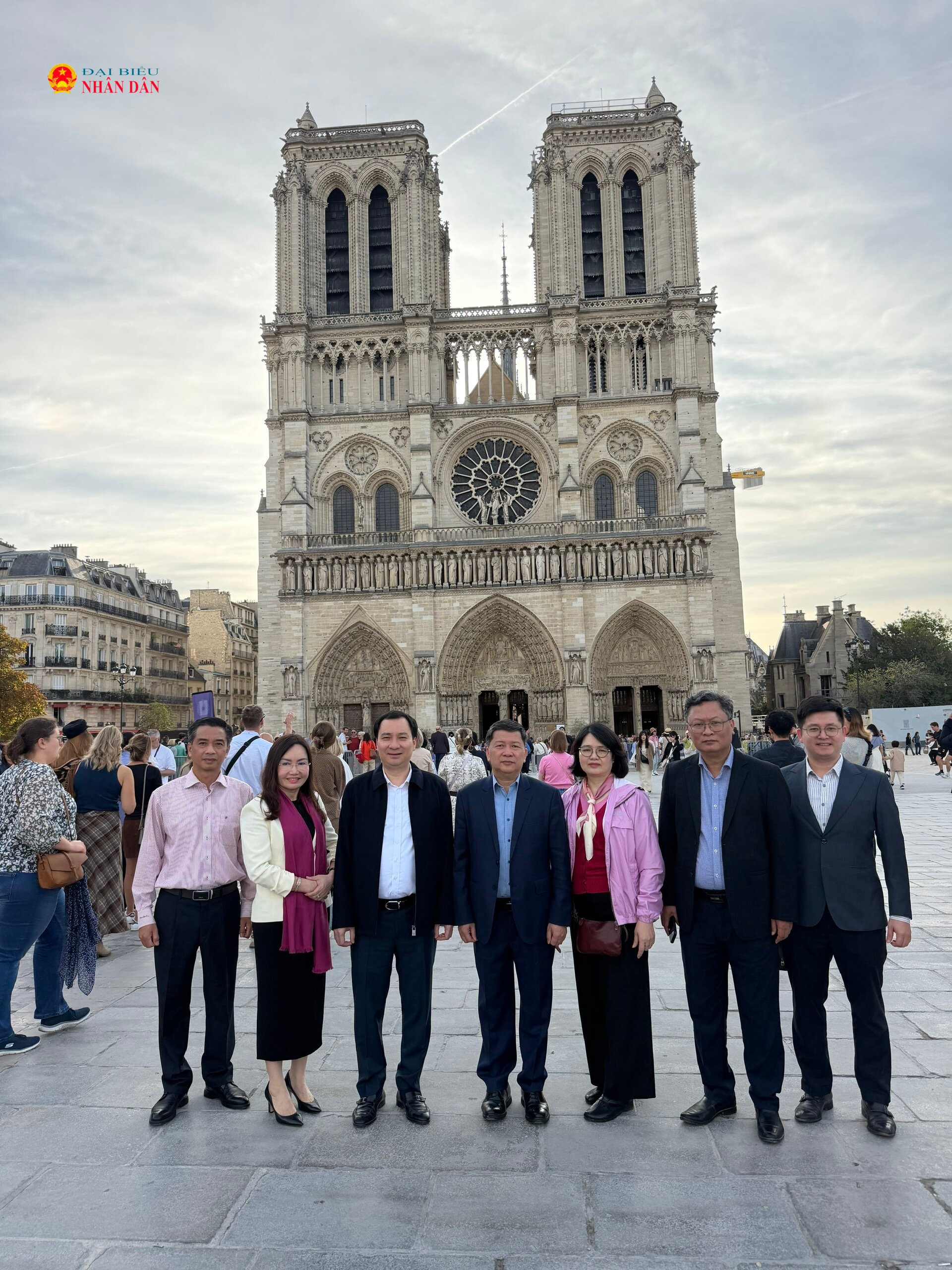 Đoàn công tác của Ủy ban Văn hóa và Xã hội khảo sát tại Nhà thờ Đức Bà Paris