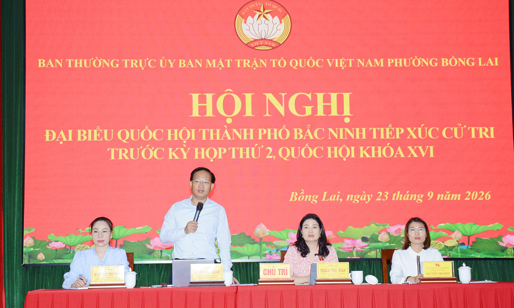 Phó Chủ tịch UBND thành phố Phạm Văn Thịnh phát biểu làm rõ một số nội dung thuộc thẩm quyền tại hội nghị