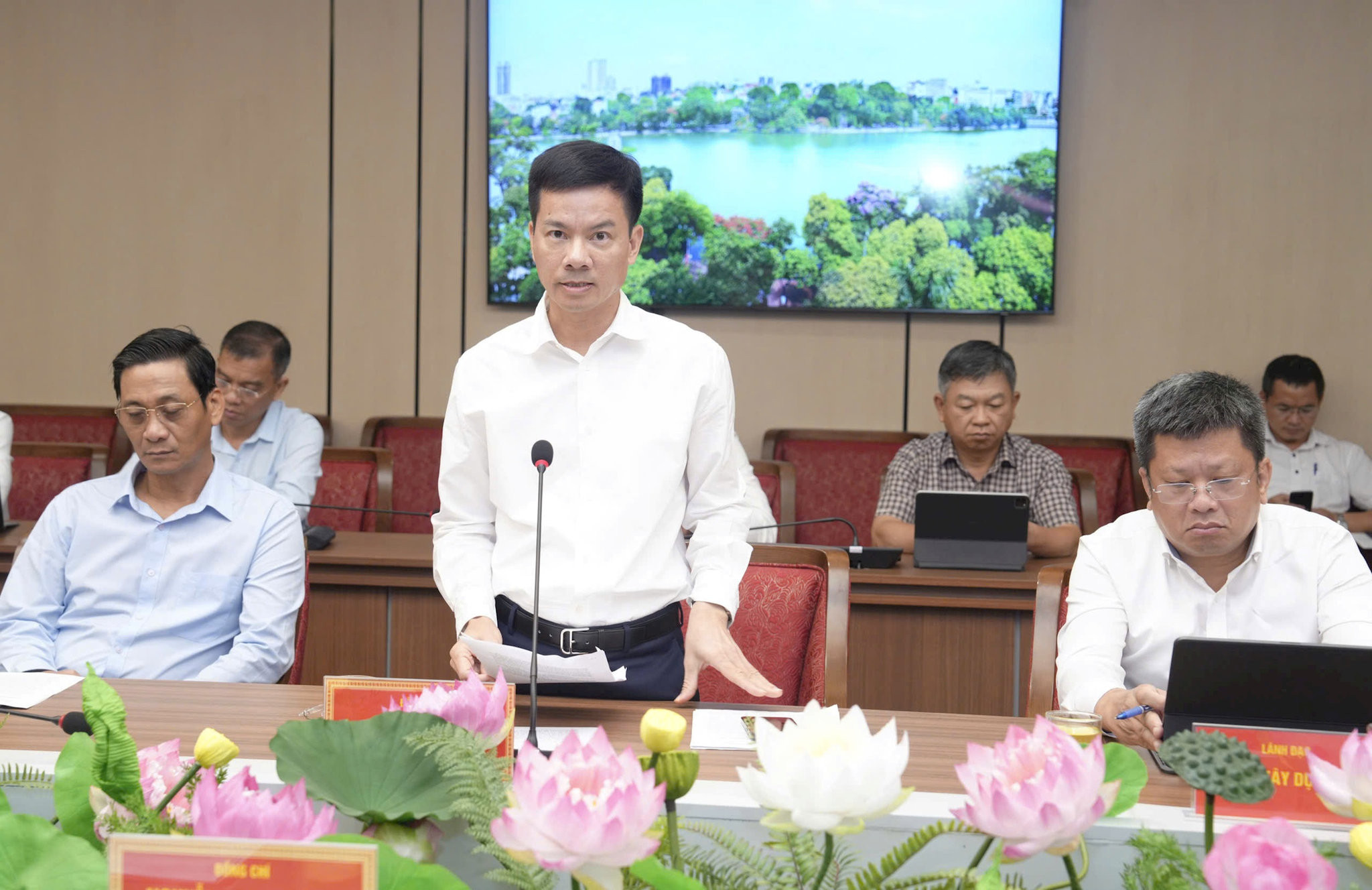 Phó Chủ tịch UBND thành phố Bùi Duy Cường yêu cầu các Ban Quản lý dự án đẩy nhanh tiến độ thi công các công trình tại thực địa