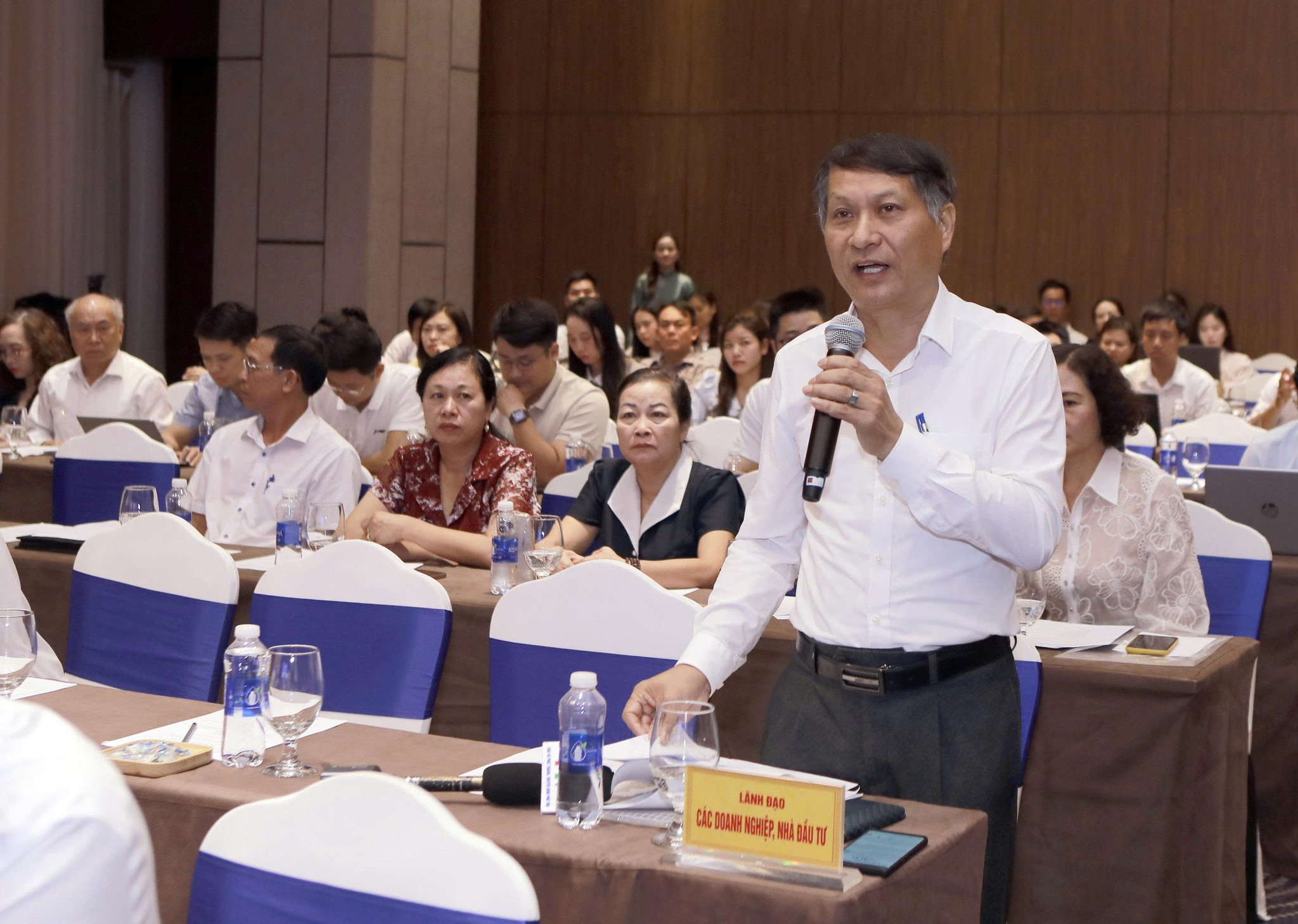 Đại diện lãnh đạo các doanh nghiệp, chủ đầu tư phát biểu ý kiến. Ảnh: H.Dương