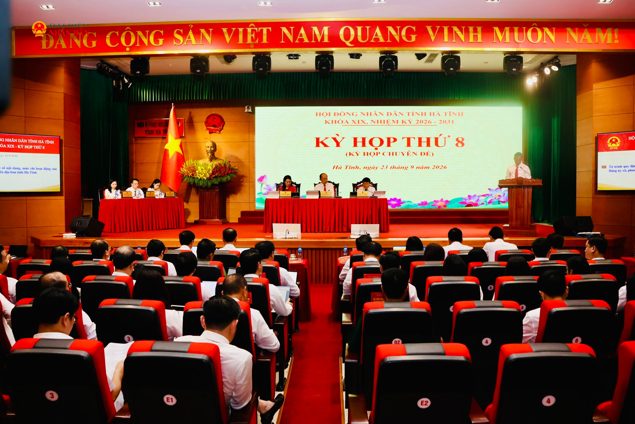 Toàn cảnh kỳ họp