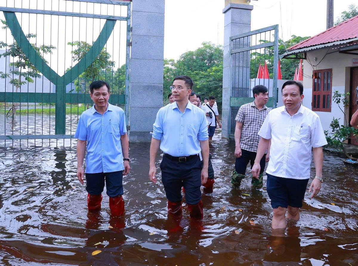 Ủy viên dự khuyết Trung ương Đảng, Phó Bí thư Thường trực Tỉnh ủy, Chủ tịch HĐND tỉnh Nguyễn Hồng Phong đã chỉ đạo các biện pháp trước mắt và lâu dài để bảo đảm ổn định việc học tập cho học sinh