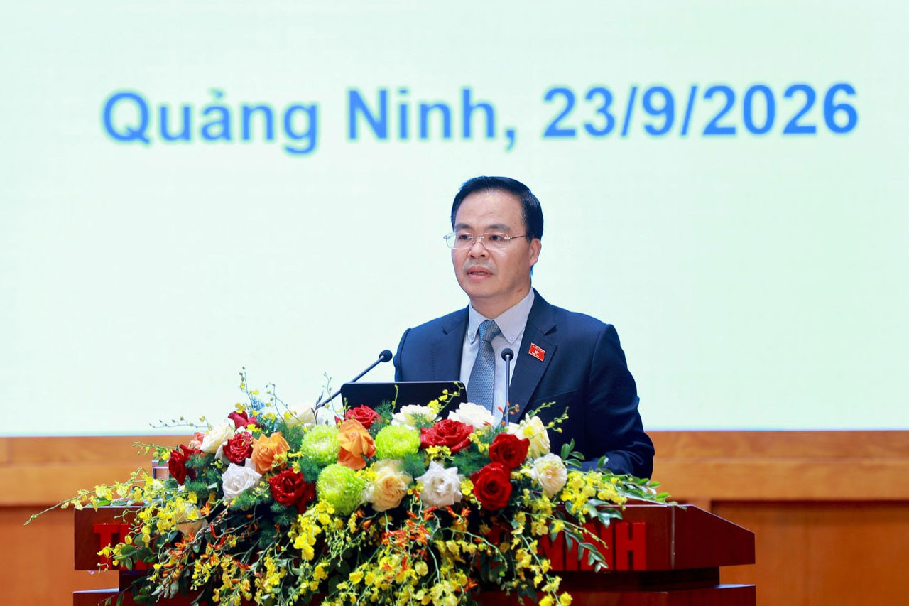 Phó Chủ nhiệm Ủy ban Khoa học, Công nghệ và Môi trường Trần Văn Khải - Chủ biên Bộ học liệu đa phương tiện phát biểu tại hội nghị