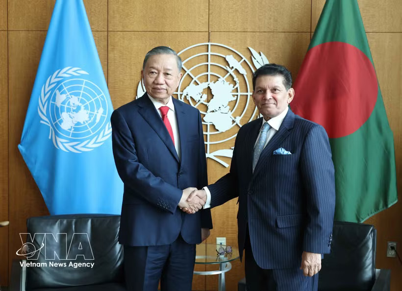 General Secretary of the Communist Party of Vietnam Central Committee and President To Lam (L) meets President of the 81st session of the United Nations General Assembly (UNGA 81) Khalilur Rahman (Photo: VNA)