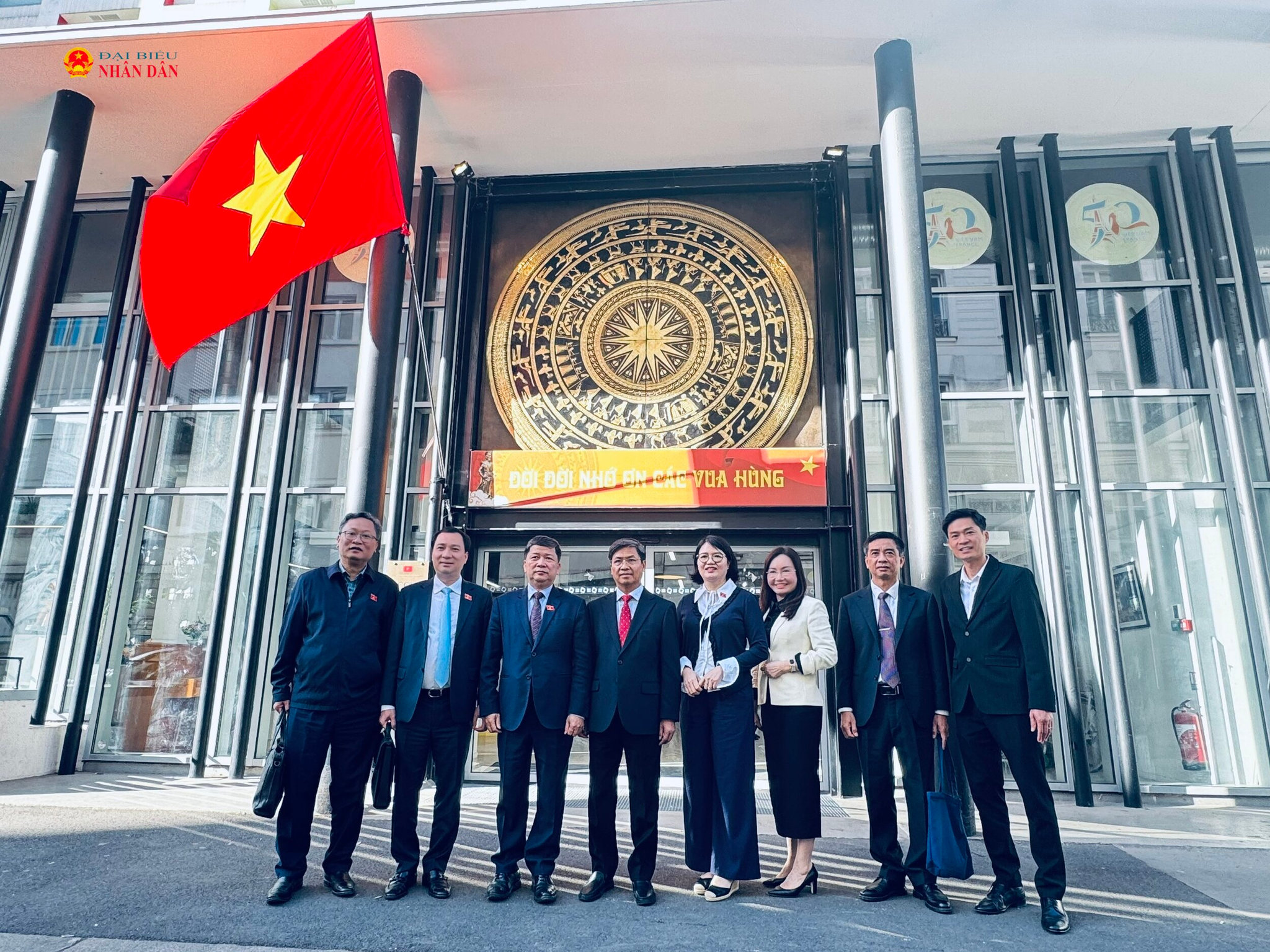 Thăm trung tâm văn hóa Việt Nam tại Pháp