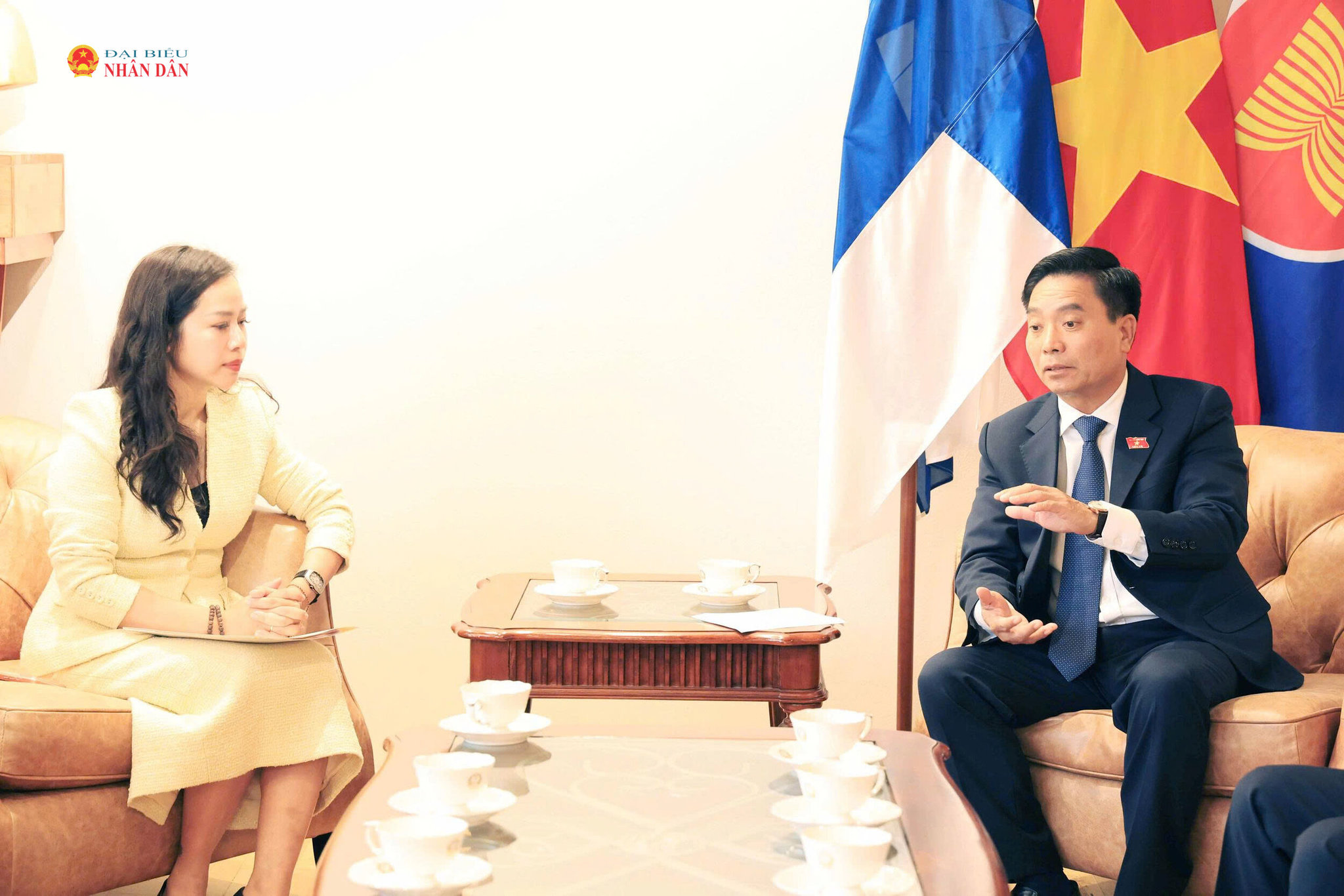 Phó Chủ tịch Quốc hội, Thượng tướng Nguyễn Doãn Anh gặp gỡ cán bộ và nhân viên Đại sứ quán Việt Nam tại Phần Lan