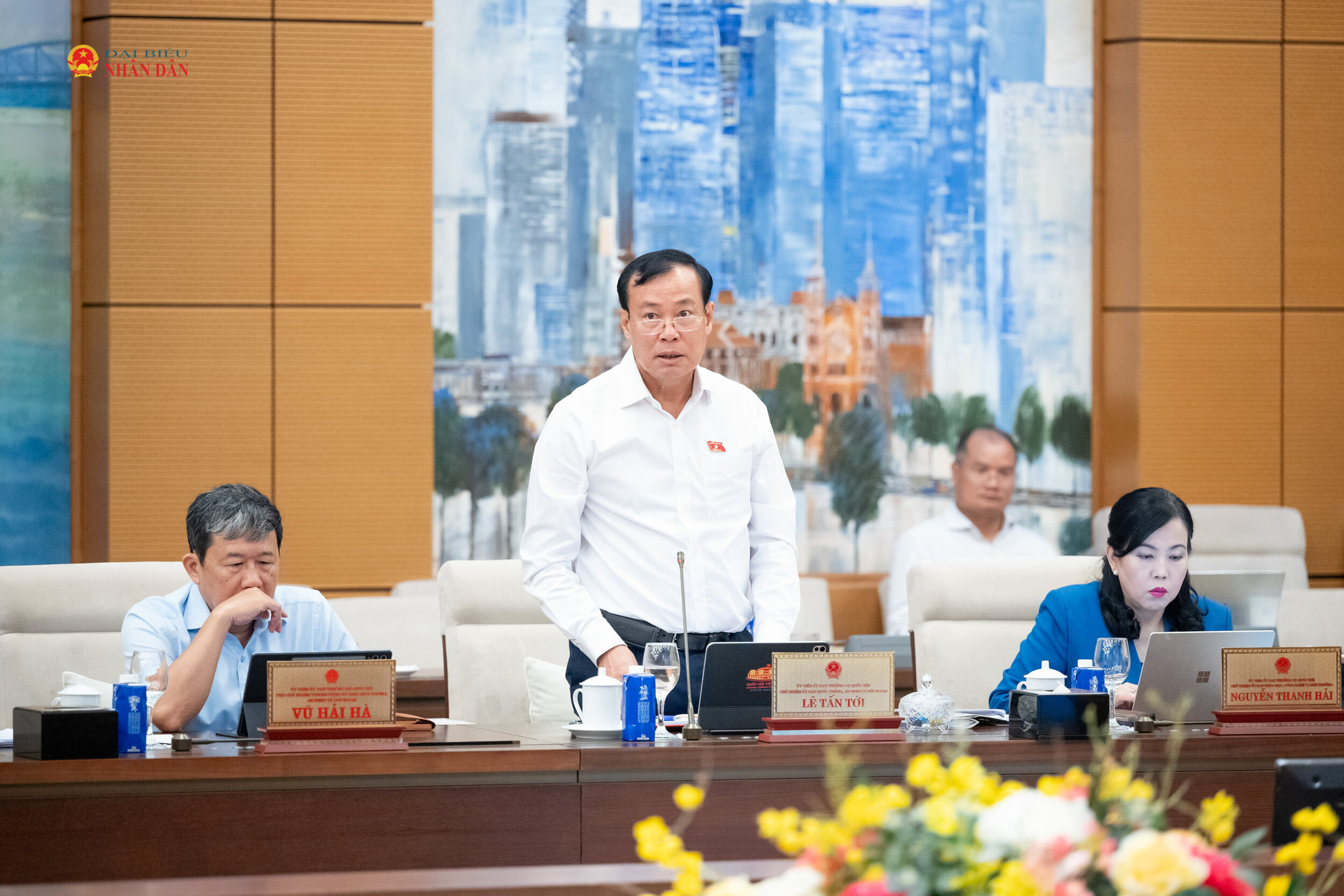 Chủ nhiệm Ủy ban Quốc phòng, An ninh và Đối ngoại Lê Tấn Tới phát biểu