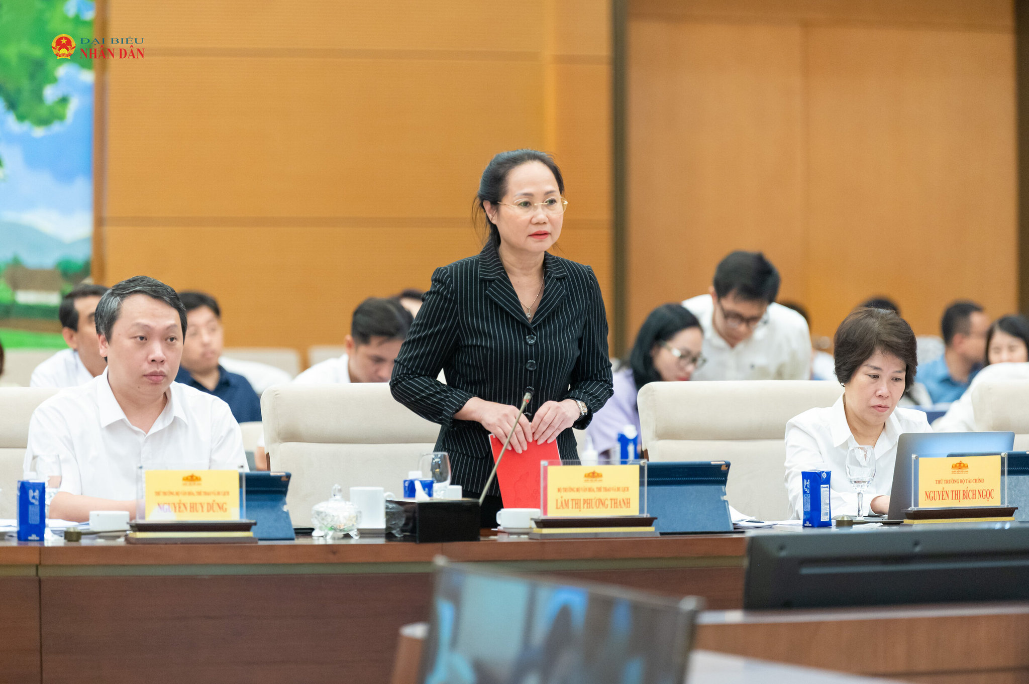 Bộ trưởng Bộ Văn hóa, Thể thao và Du lịch Lâm Thị Phương Thanh trình bày Tờ trình dự án Luật