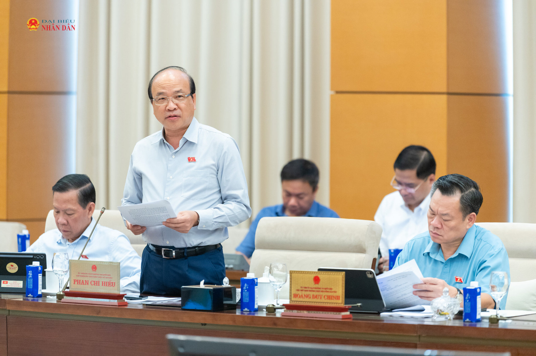 Chủ nhiệm Ủy ban Pháp luật và Tư pháp Phan Chí Hiếu phát biểu