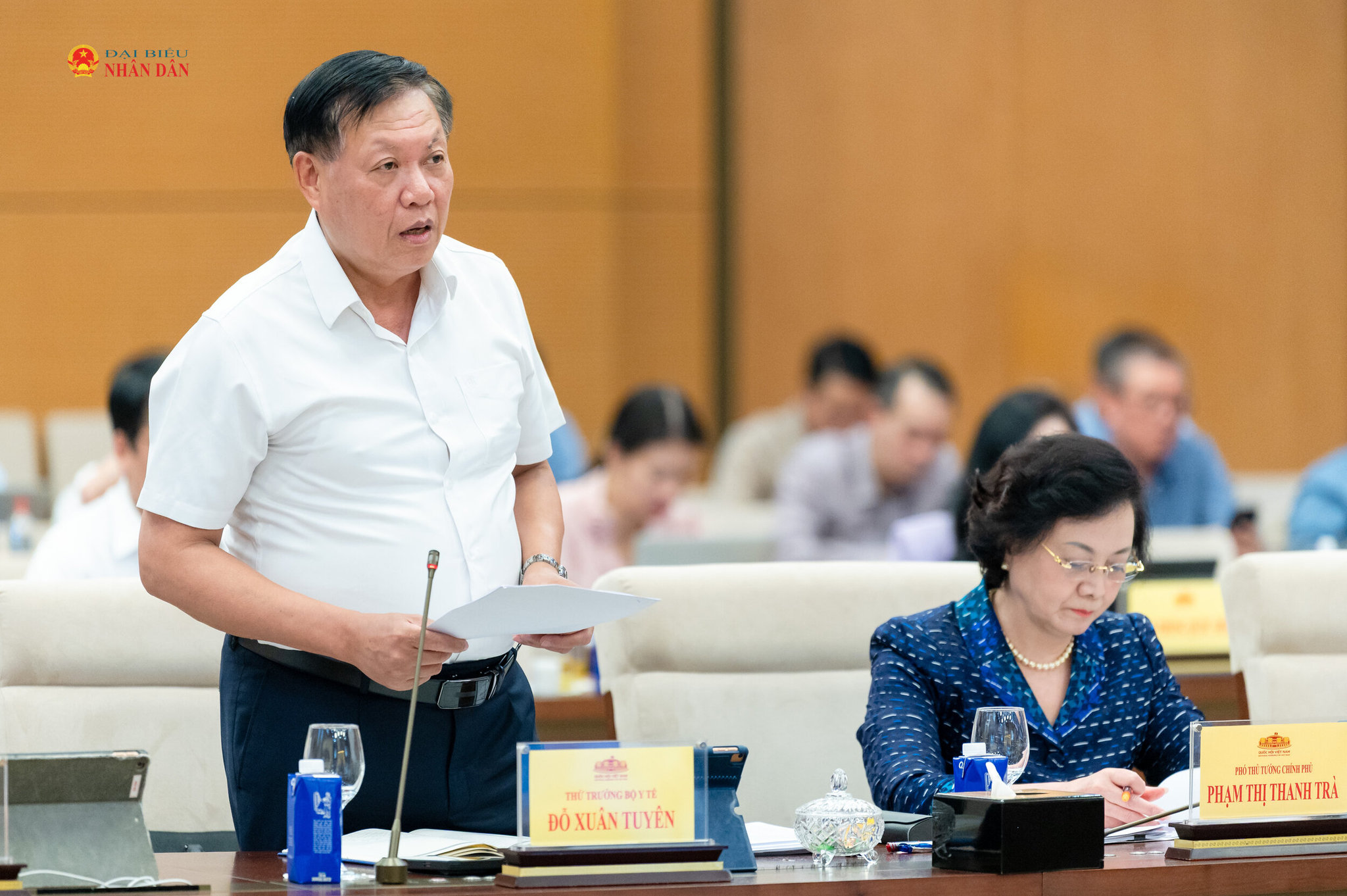 Thứ trưởng Bộ Y tế Đỗ Xuân Tuyên thuyết trình về nội dung cơ bản của dự thảo