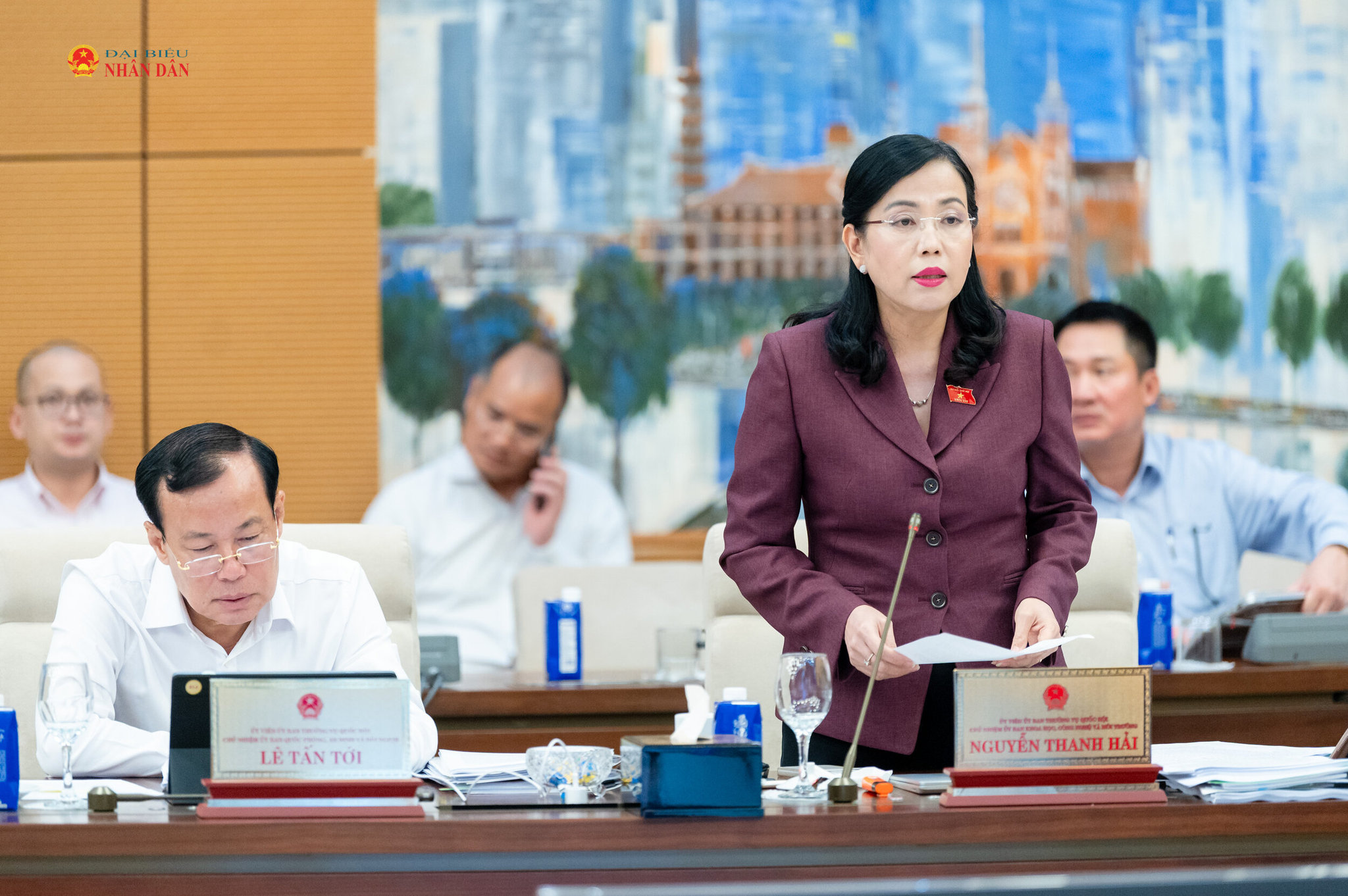 Chủ nhiệm Ủy ban Khoa học, Công nghệ và Môi trường Nguyễn Thanh Hải trình bày tóm tắt báo cáo thẩm tra, đề xuất các vấn đề cần Quốc hội tập trung thảo luận
