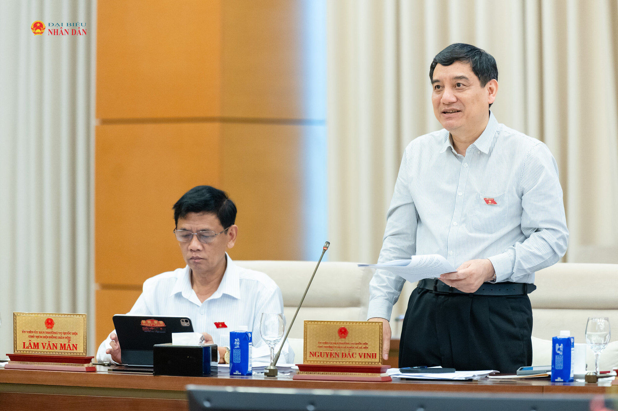 Chủ nhiệm Ủy ban Văn hóa và Xã hội Nguyễn Đắc Vinh phát biểu