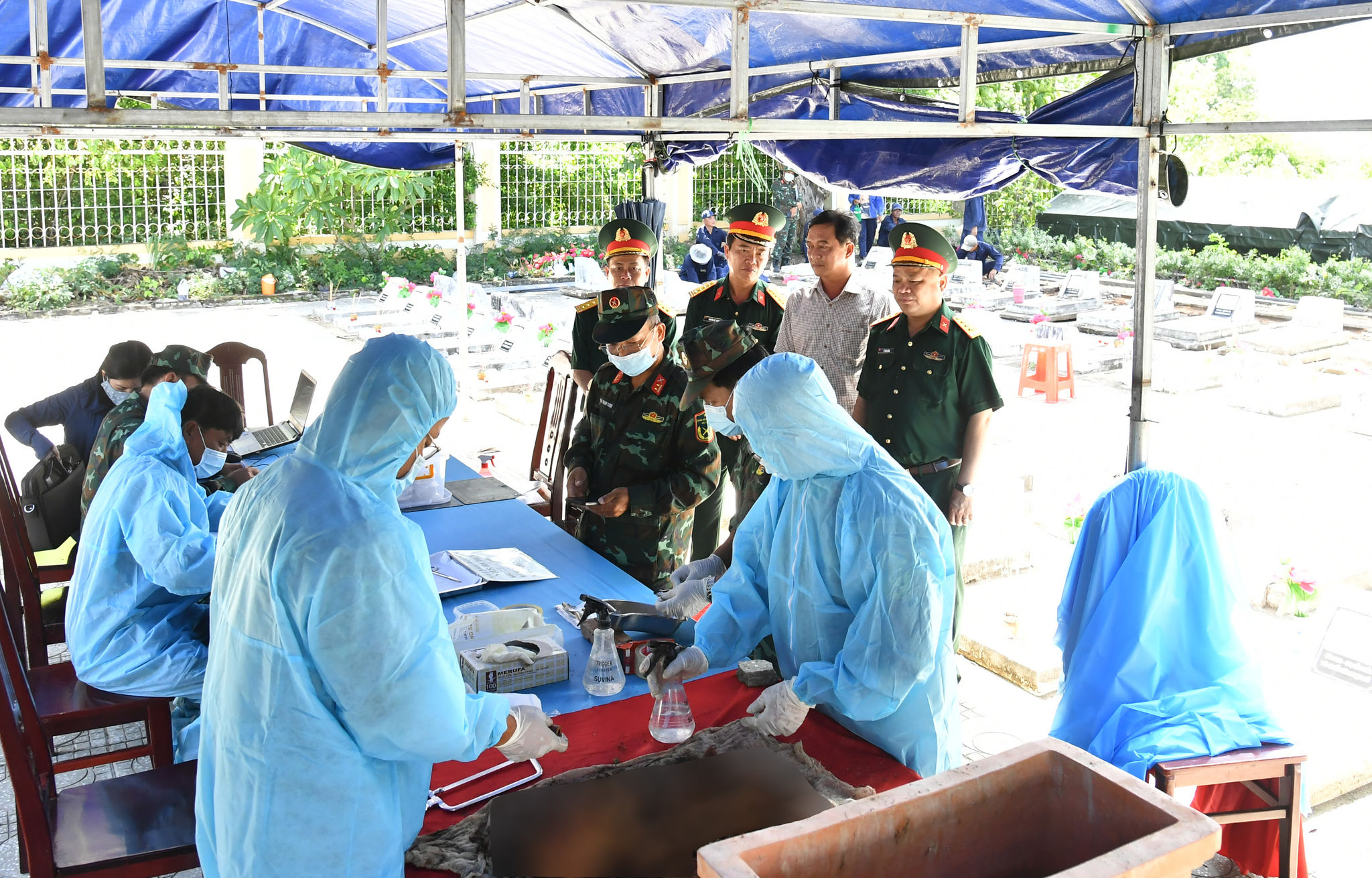 Đảng ủy, Bộ CHQS tỉnh An Giang thường xuyên quan tâm, động viên cán bộ, chiến sĩ trực tiếp làm nhiệm vụ