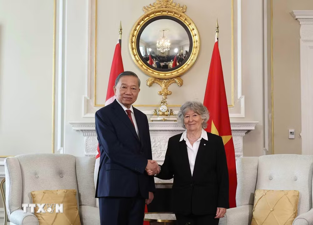 Tổng Bí thư, Chủ tịch nước Tô Lâm và Toàn quyền Canada Louise Arbour chụp ảnh chung