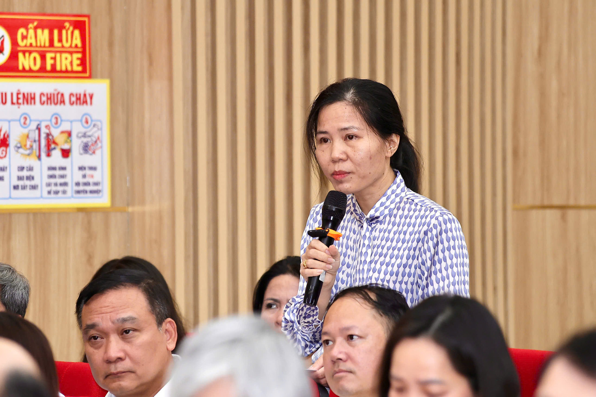 Cử tri phát biểu ý kiến tại Hội nghị.