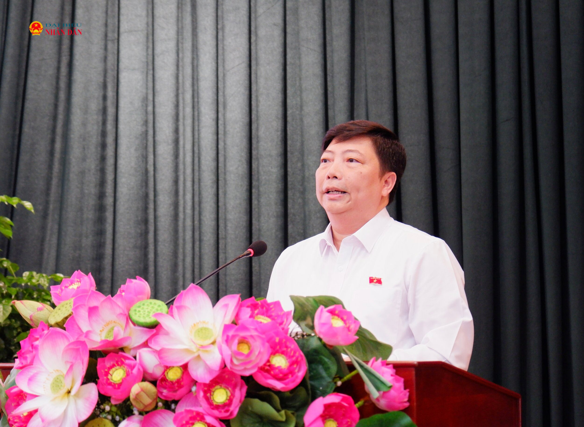 ĐBQH Nguyễn Vũ Trung báo cáo với cử tri về những kết quả nổi bật của Kỳ họp thứ không thường lệ thứ Nhất và nội dung Kỳ họp thứ Hai