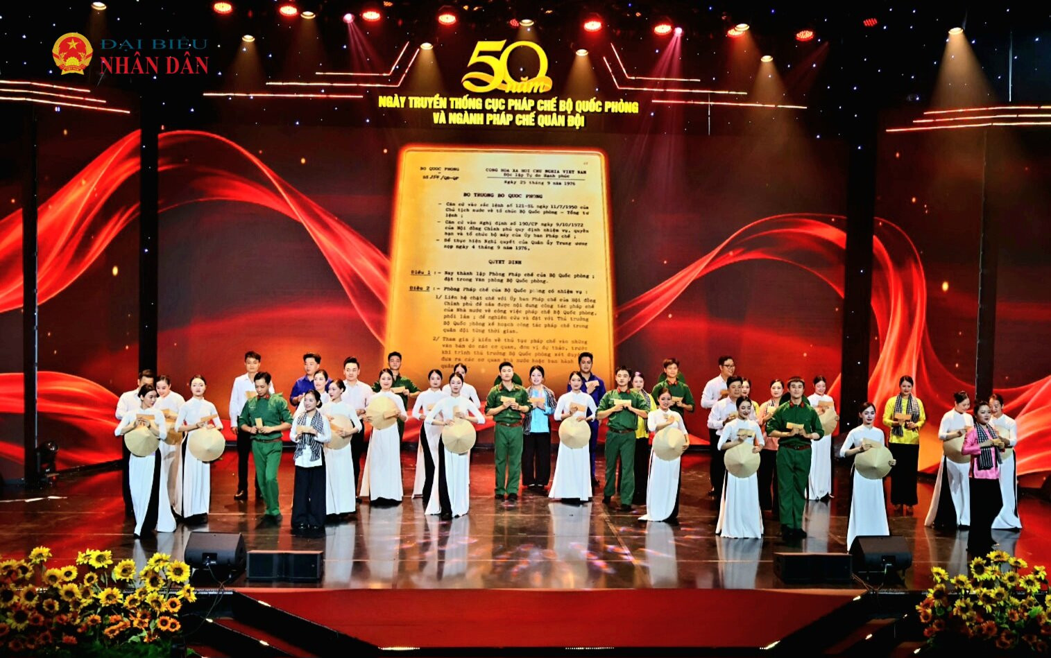 Với chủ đề ”Kỷ cương mở lối quân hành”, chương trình tái hiện chặng đường 50 năm của ngành pháp chế Quân đội