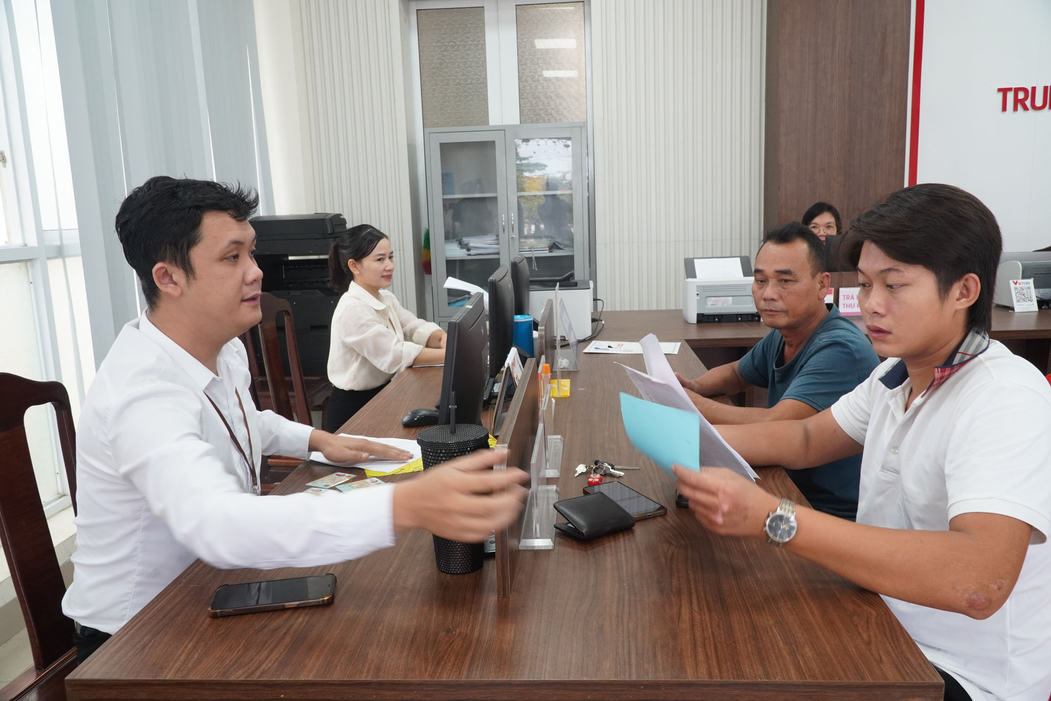 Khối lượng công việc của cán bộ cơ sở ngày càng lớn, đòi hỏi chất lượng phải được nâng cao