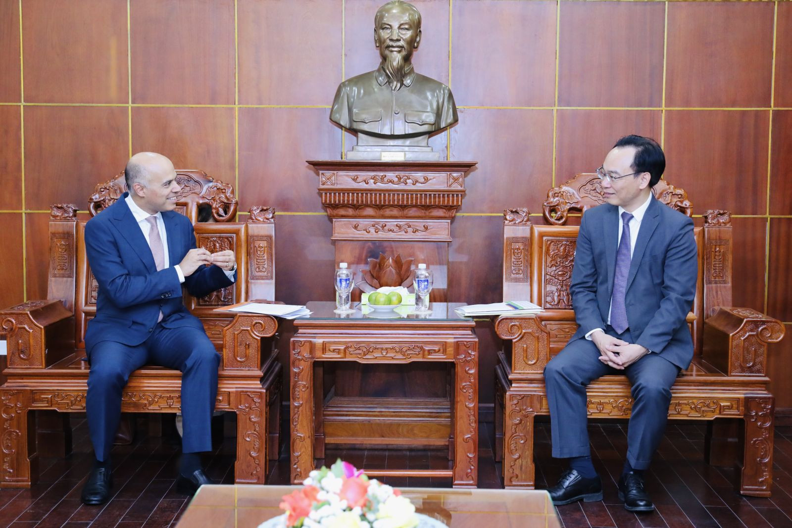 Ngày 5/3/2026, Quyền Bộ trưởng Giáo dục và Đào tạo Hoàng Minh Sơn tiếp ông Amit Sevak, Tổng Giám đốc Viện Khảo thí Giáo dục Hoa Kỳ (ETS) của Mỹ. Hai bên trao đổi về mở rộng hợp tác trong khảo thí và đánh giá năng lực tiếng Anh