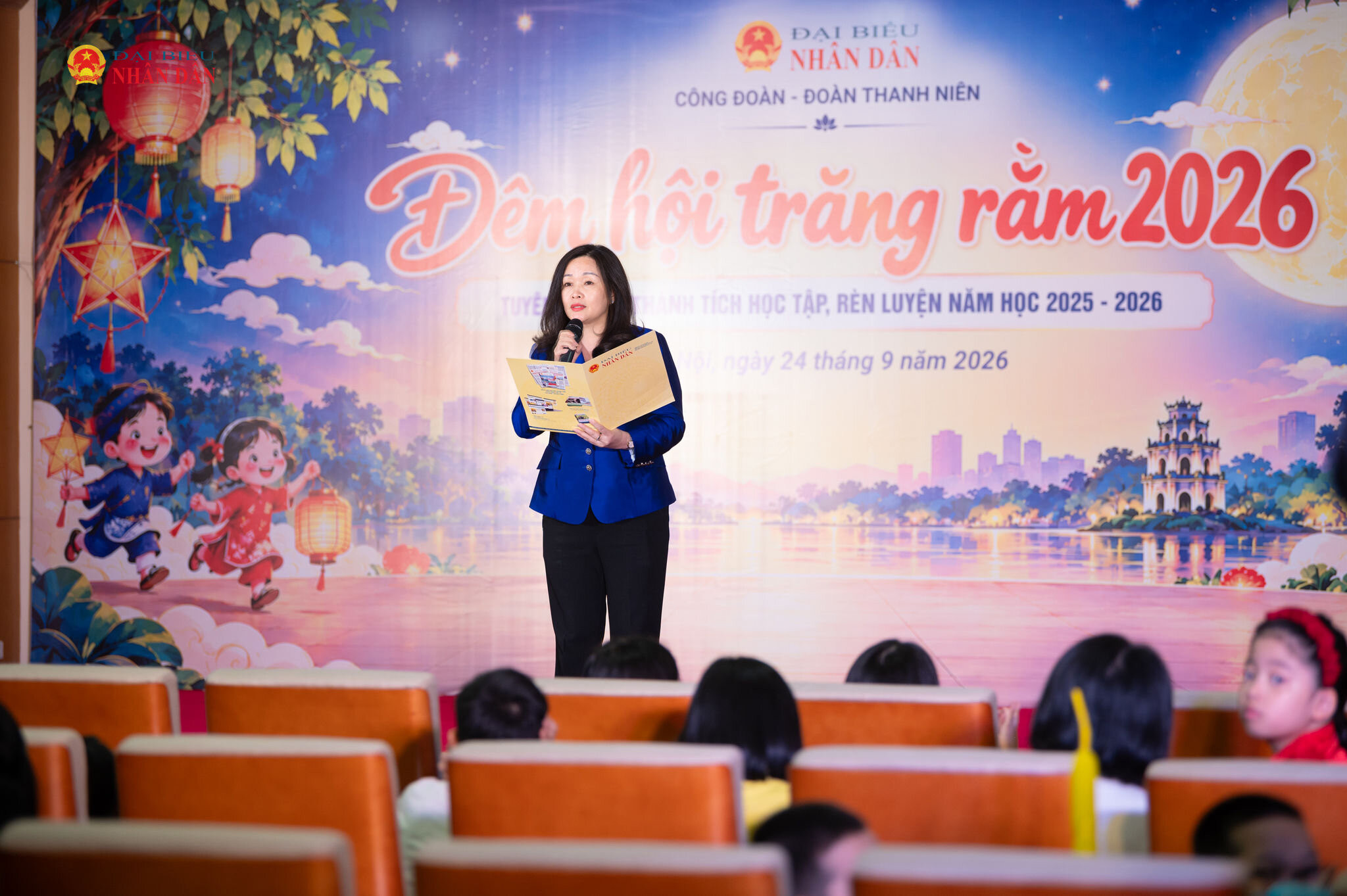 Bí thư Đảng ủy, Tổng Biên tập Báo Đại biểu Nhân dân Phạm Thị Thanh Huyền phát biểu
