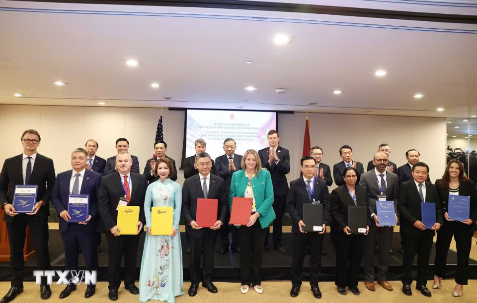 Tổng Bí thư, Chủ tịch nước Tô Lâm chứng kiến lễ trao các hợp đồng, thoả thuận hợp tác giữa doanh nghiệp Việt Nam và Hoa Kỳ