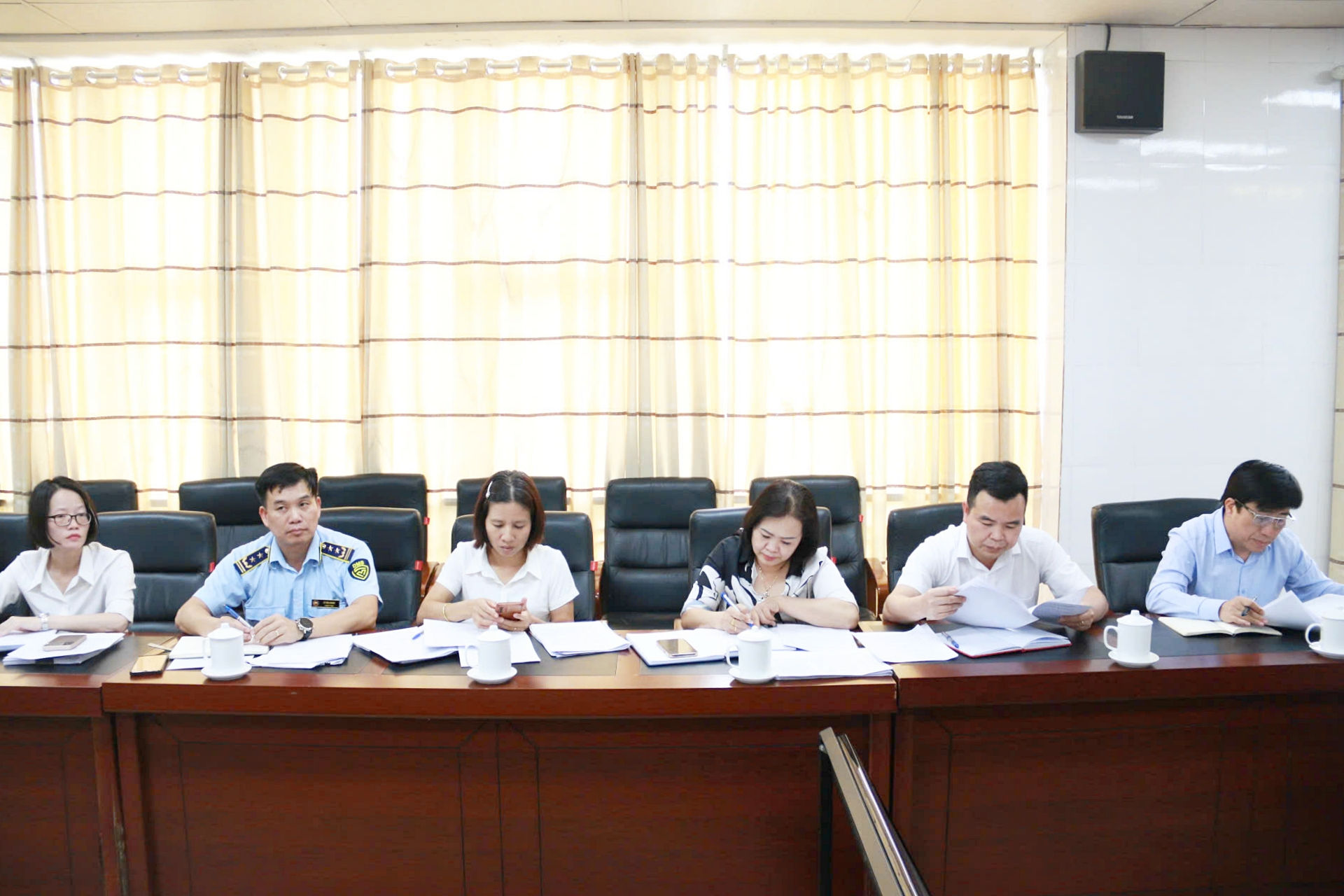 Đại biểu tham dự cuộc làm việc