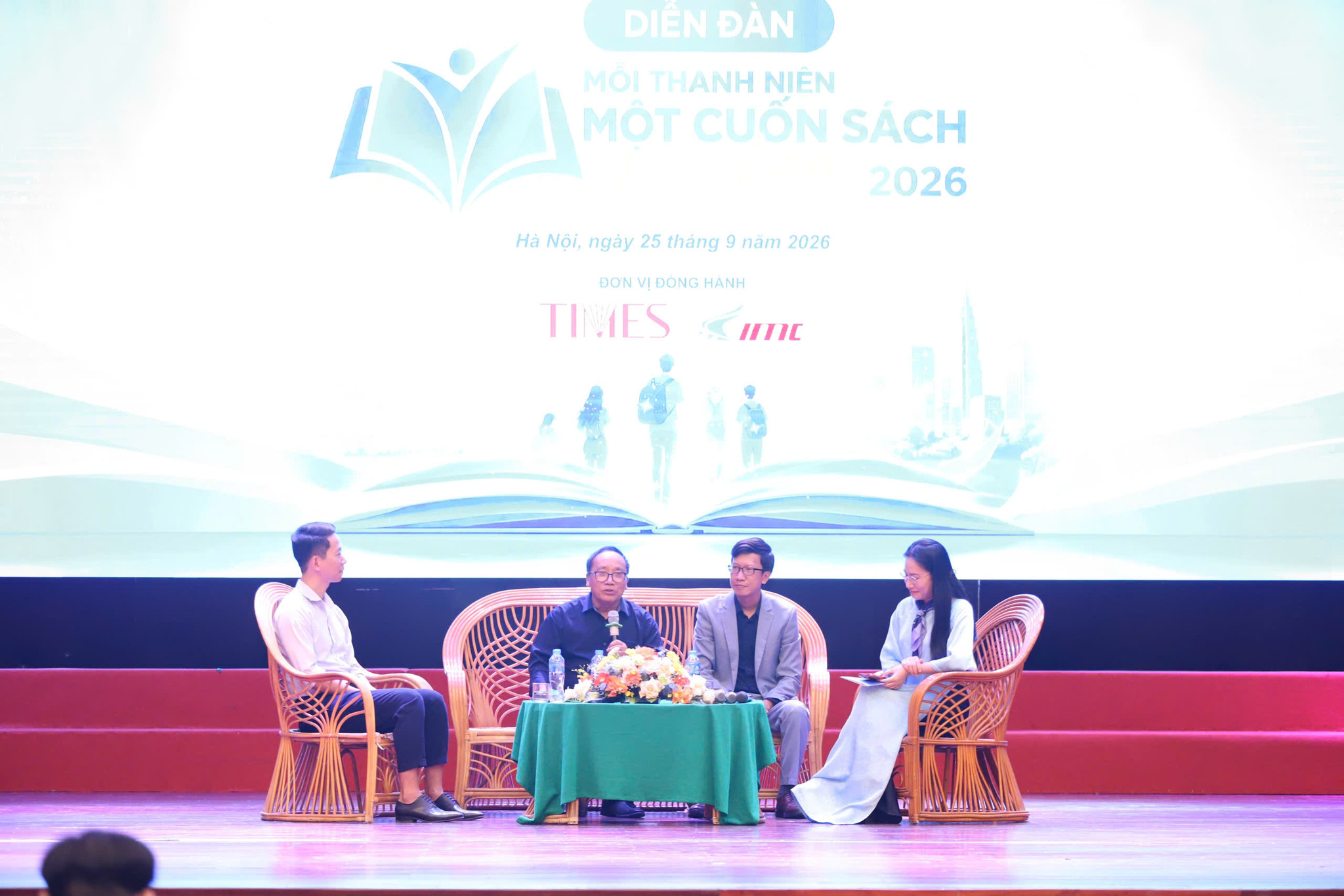 Nhà thơ Trần Đăng Khoa chia sẻ tại diễn đàn
