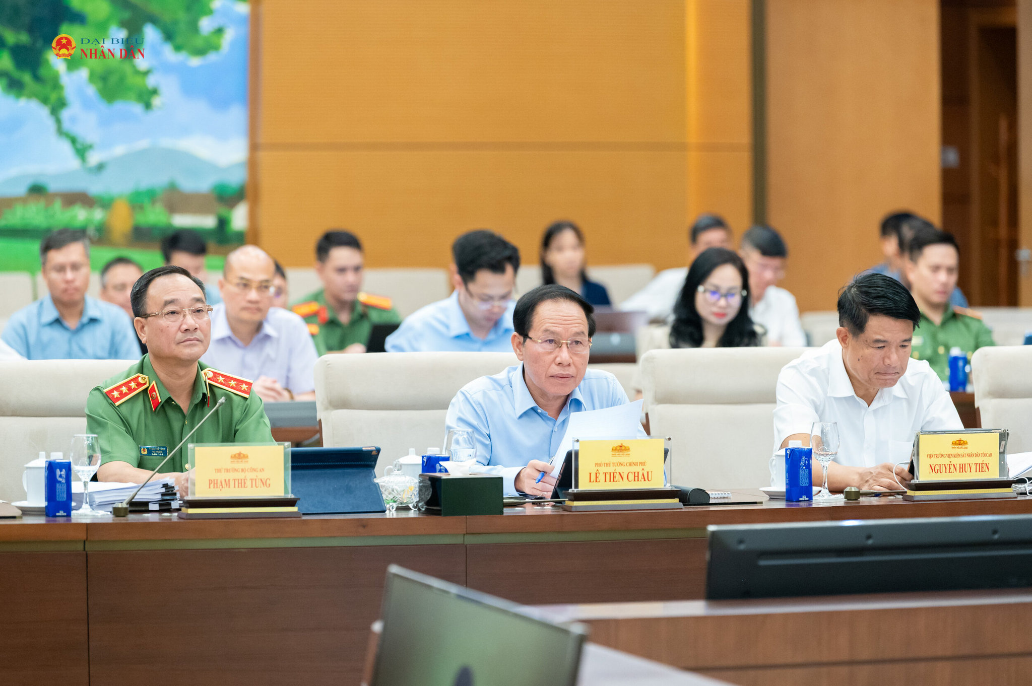 Đại biểu tham dự phiên họp